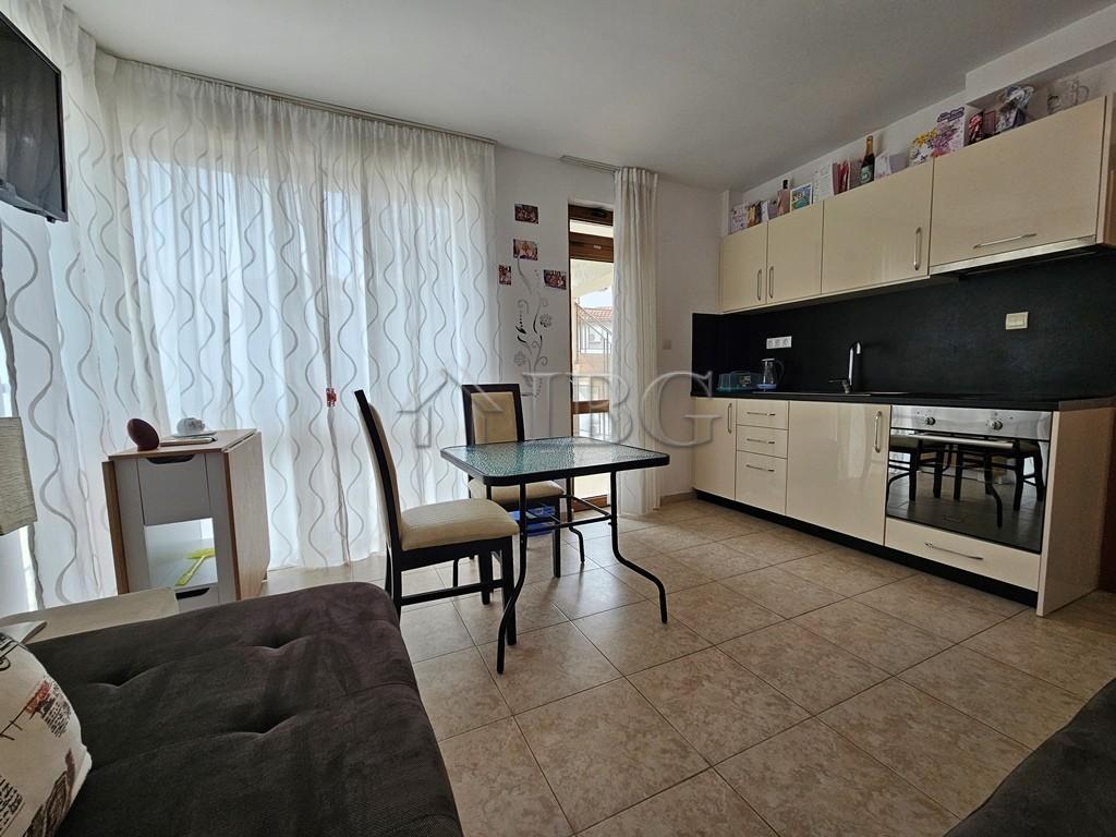 Pool view 1-bedroom apartment for sale in Complex Compass, Sveti Vlas, Dinevi Resort — photo 4