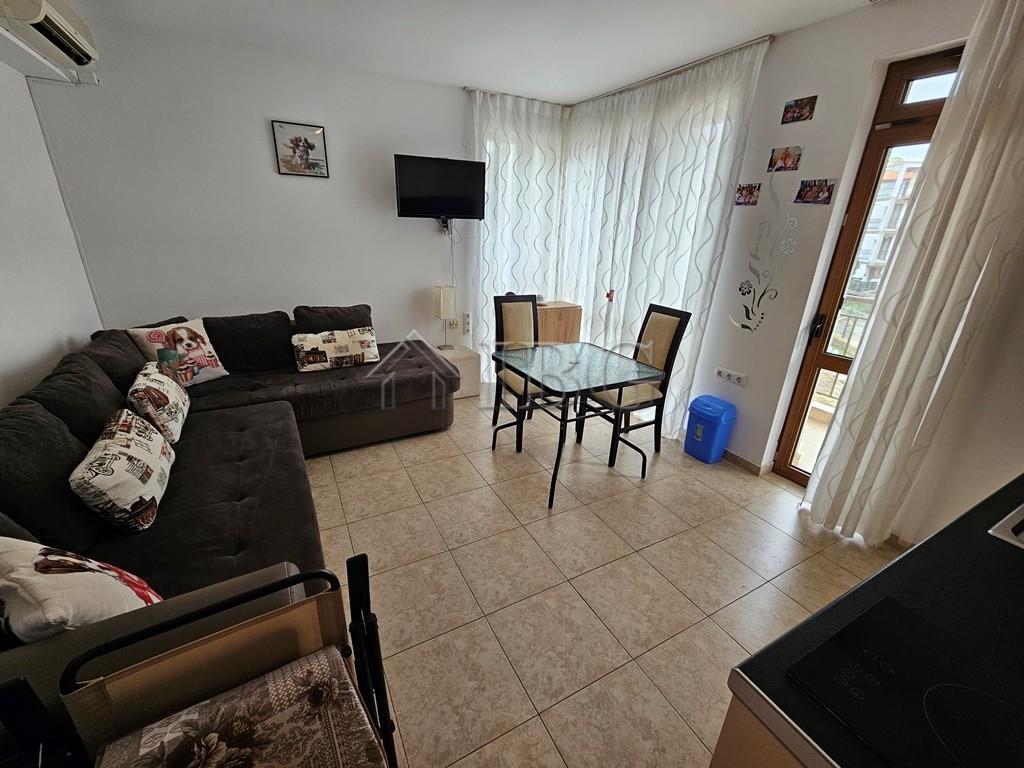 Pool view 1-bedroom apartment for sale in Complex Compass, Sveti Vlas, Dinevi Resort — photo 10 of 20