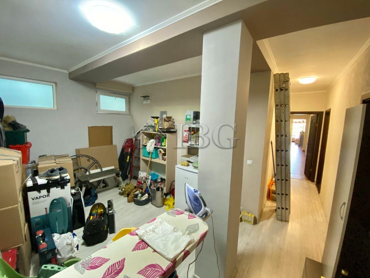 Sea View apartment with 3 bedrooms and 2 bathrooms in Sveti Vlas, no maintenance fee — photo 8 of 25