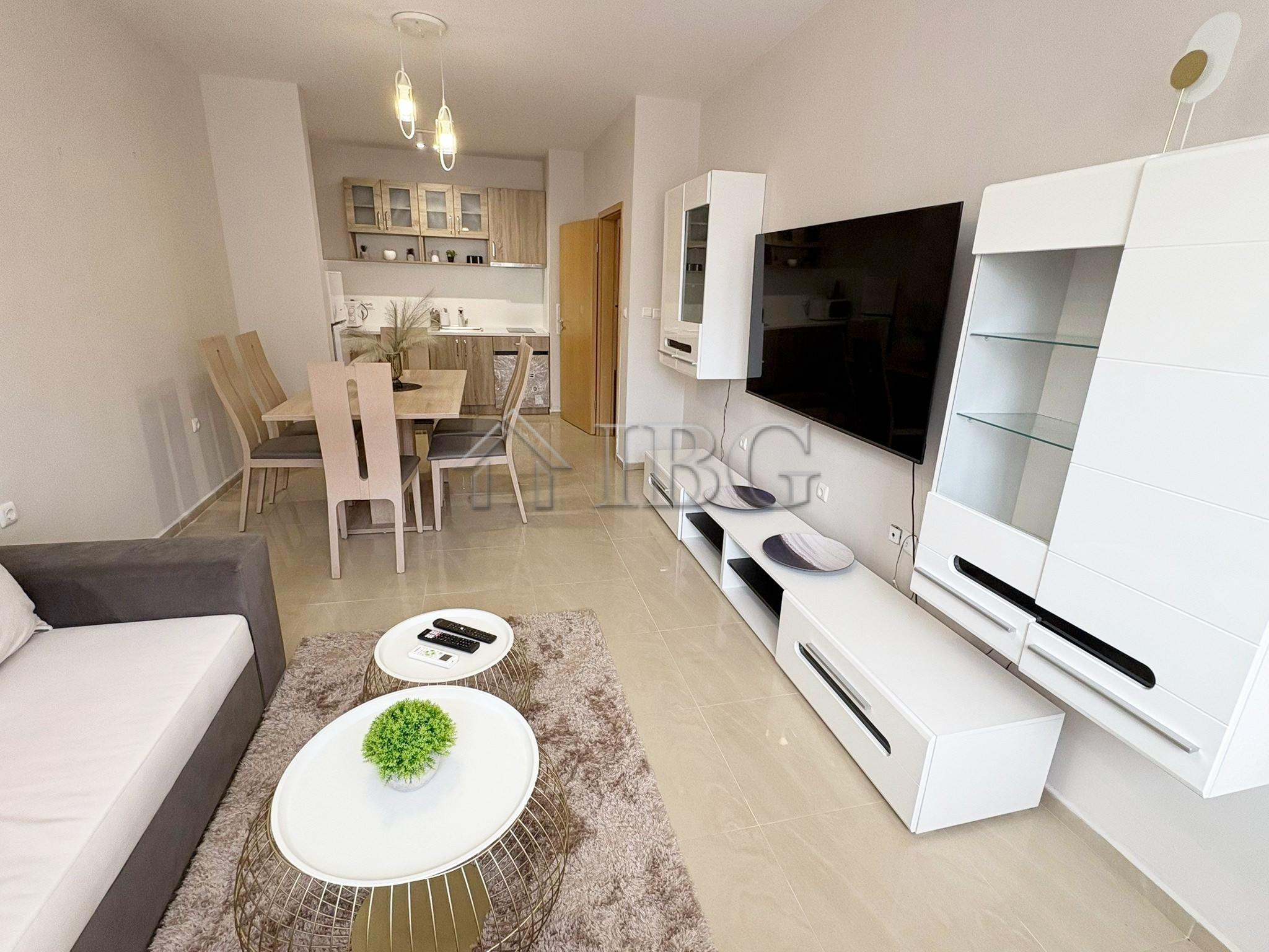 Bright and spacious one bedroom apartment with Pool View in complex Sunflower, Sunny Beach — photo 6 of 19