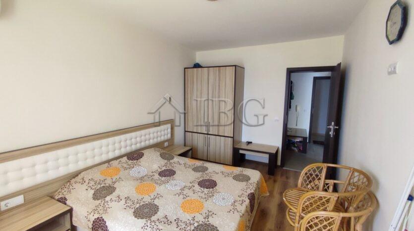 Spacious One-Bedroom Apartment in Mirni Complex, Sveti Vlas — photo 8 of 16