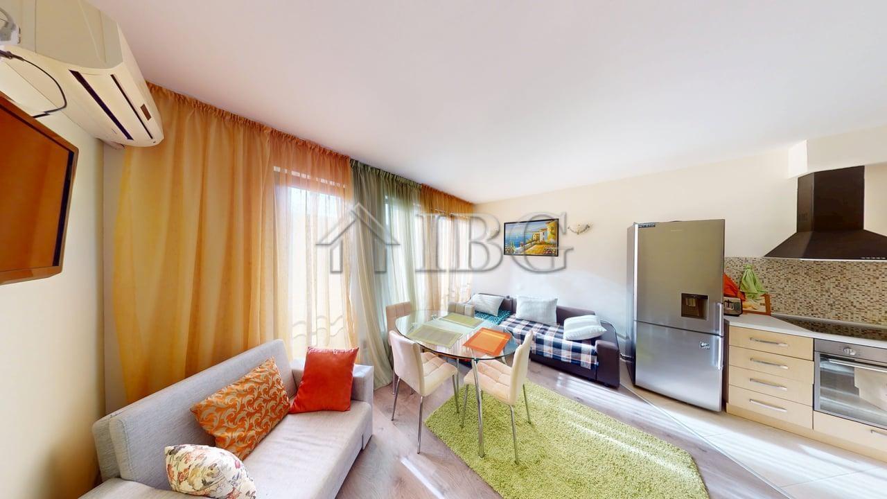 Pool view One bedroom apartment with 2 Bathrooms Amber Beach Complex, Sunny Beach — photo 9 of 25