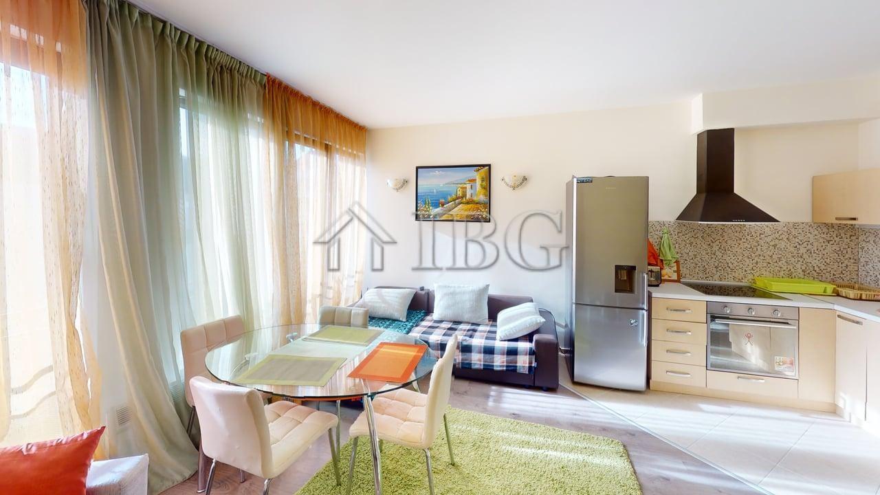 Pool view One bedroom apartment with 2 Bathrooms Amber Beach Complex, Sunny Beach — photo 4