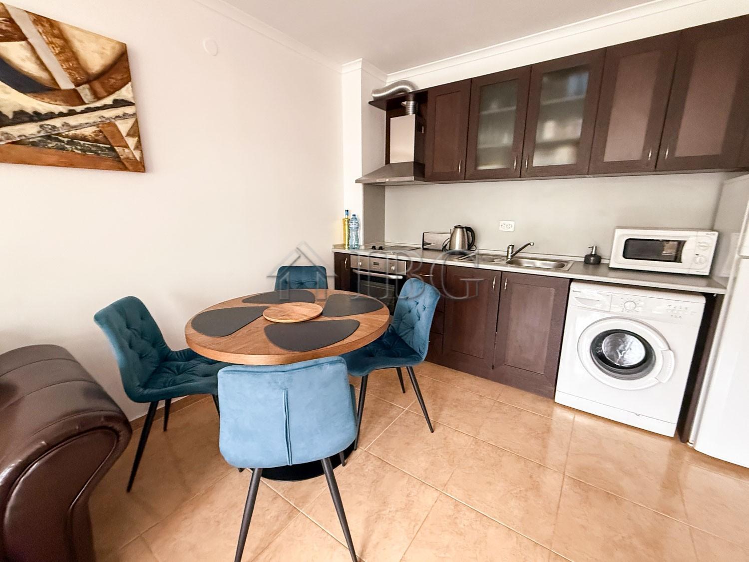 Furnished One-Bedroom Apartment Arena 1, Sveti Vlas - First Line to the Sea — photo 4