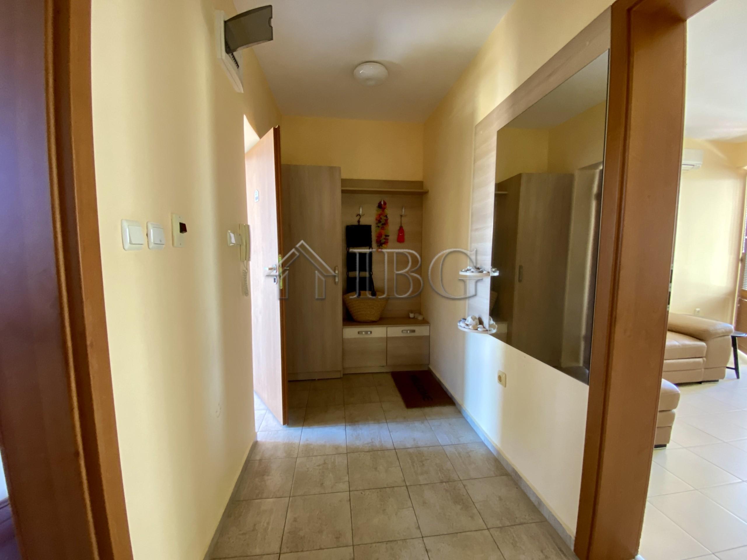 Bright and spacious One Bedroom apartment with pool view in Chateau Del Mar, Sunny Beach — photo 22 of 25