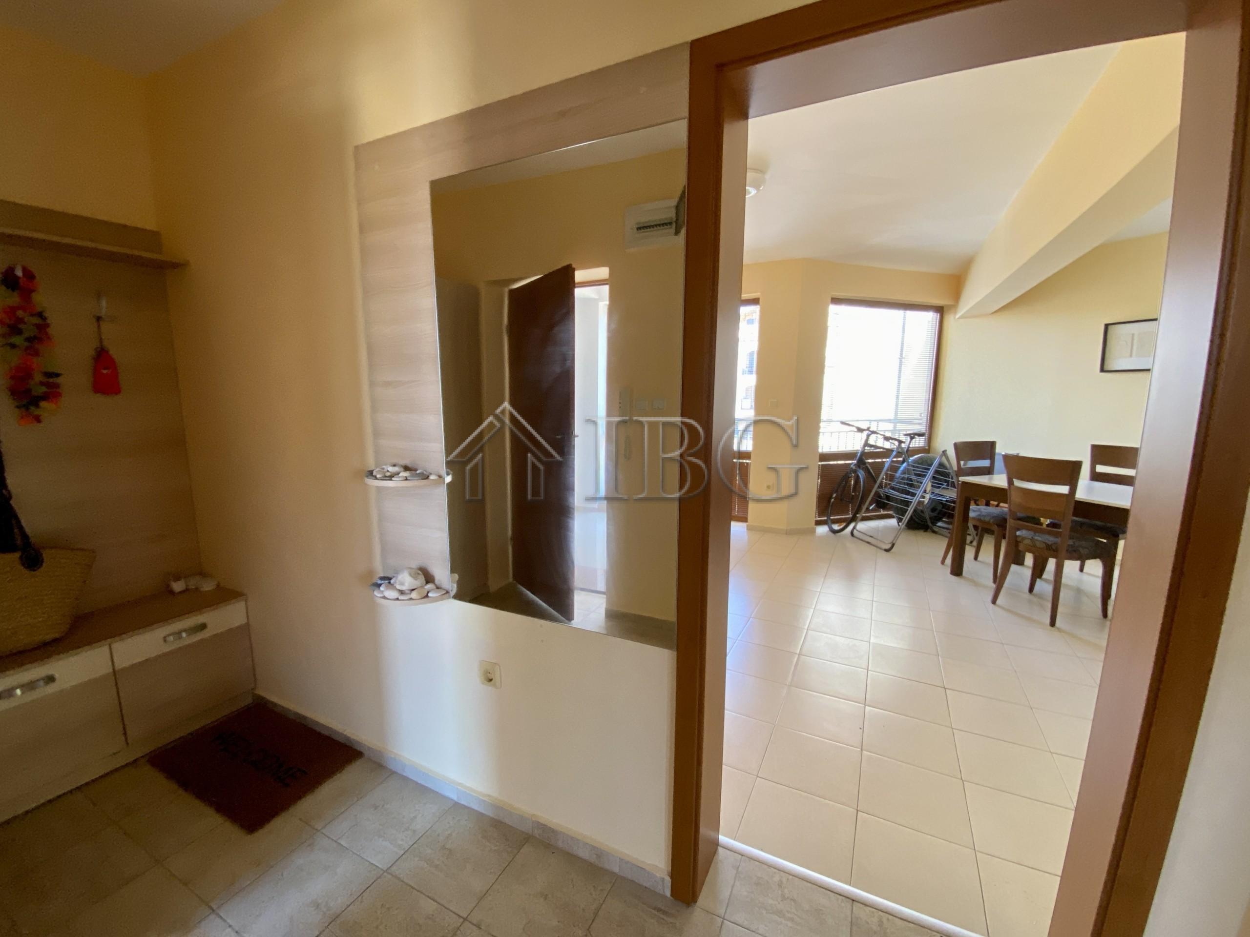 Bright and spacious One Bedroom apartment with pool view in Chateau Del Mar, Sunny Beach — photo 24 of 25
