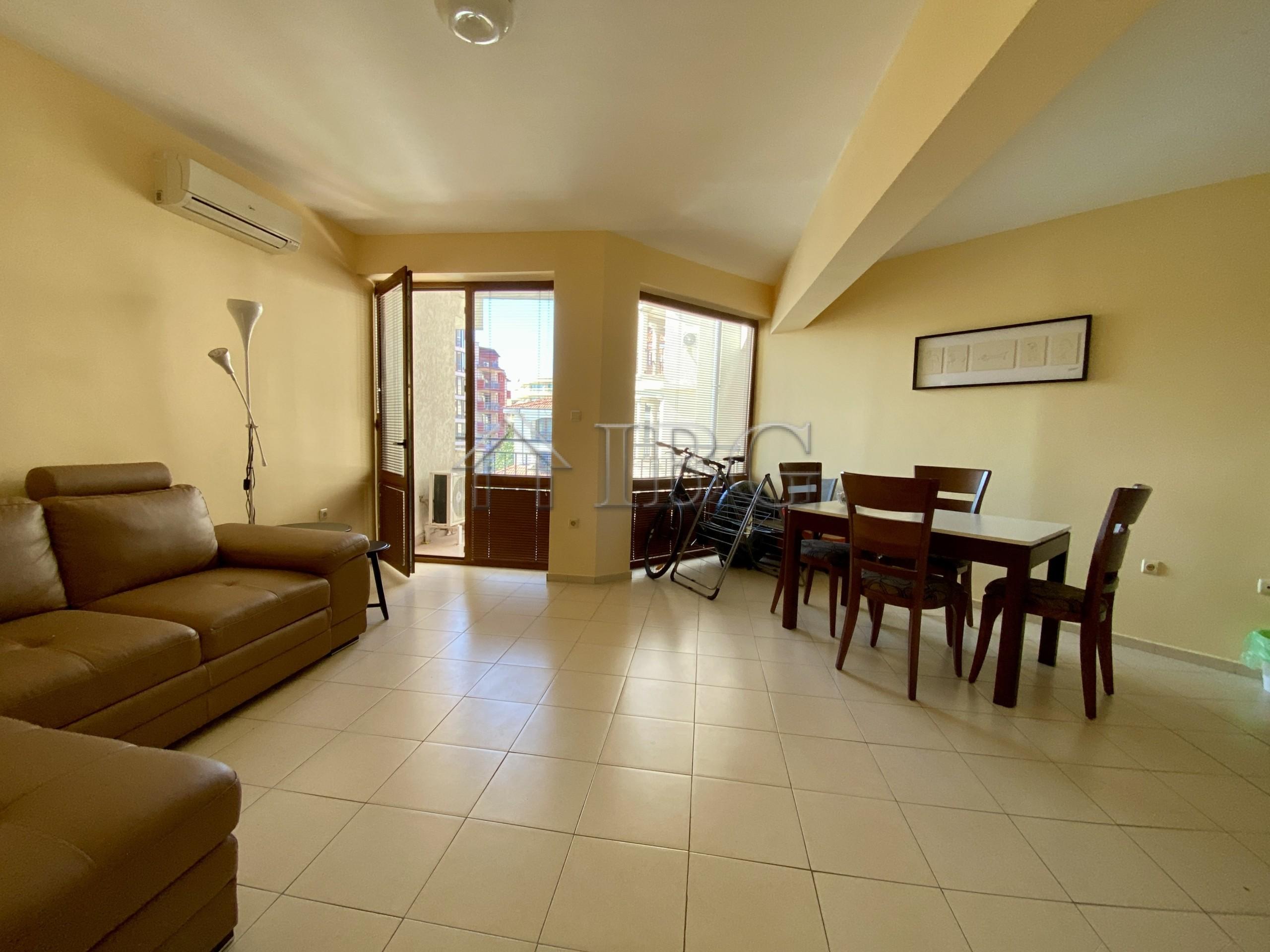 Bright and spacious One Bedroom apartment with pool view in Chateau Del Mar, Sunny Beach — photo 16 of 25