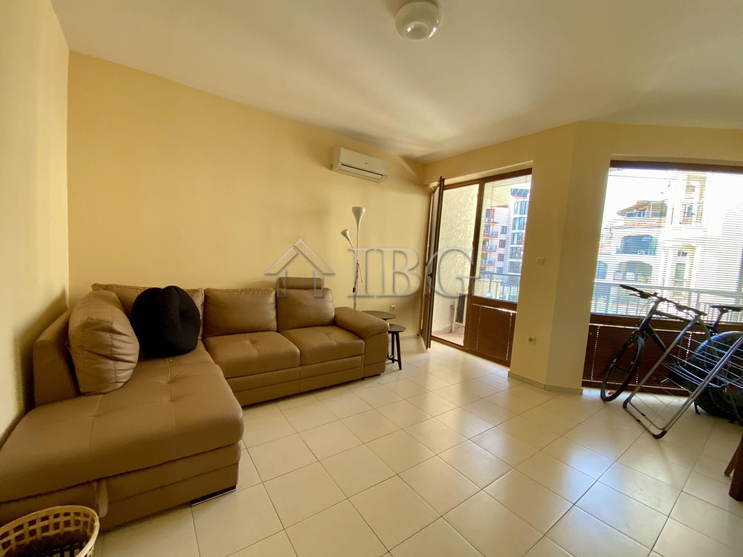 Bright and spacious One Bedroom apartment with pool view in Chateau Del Mar, Sunny Beach — photo 14 of 25