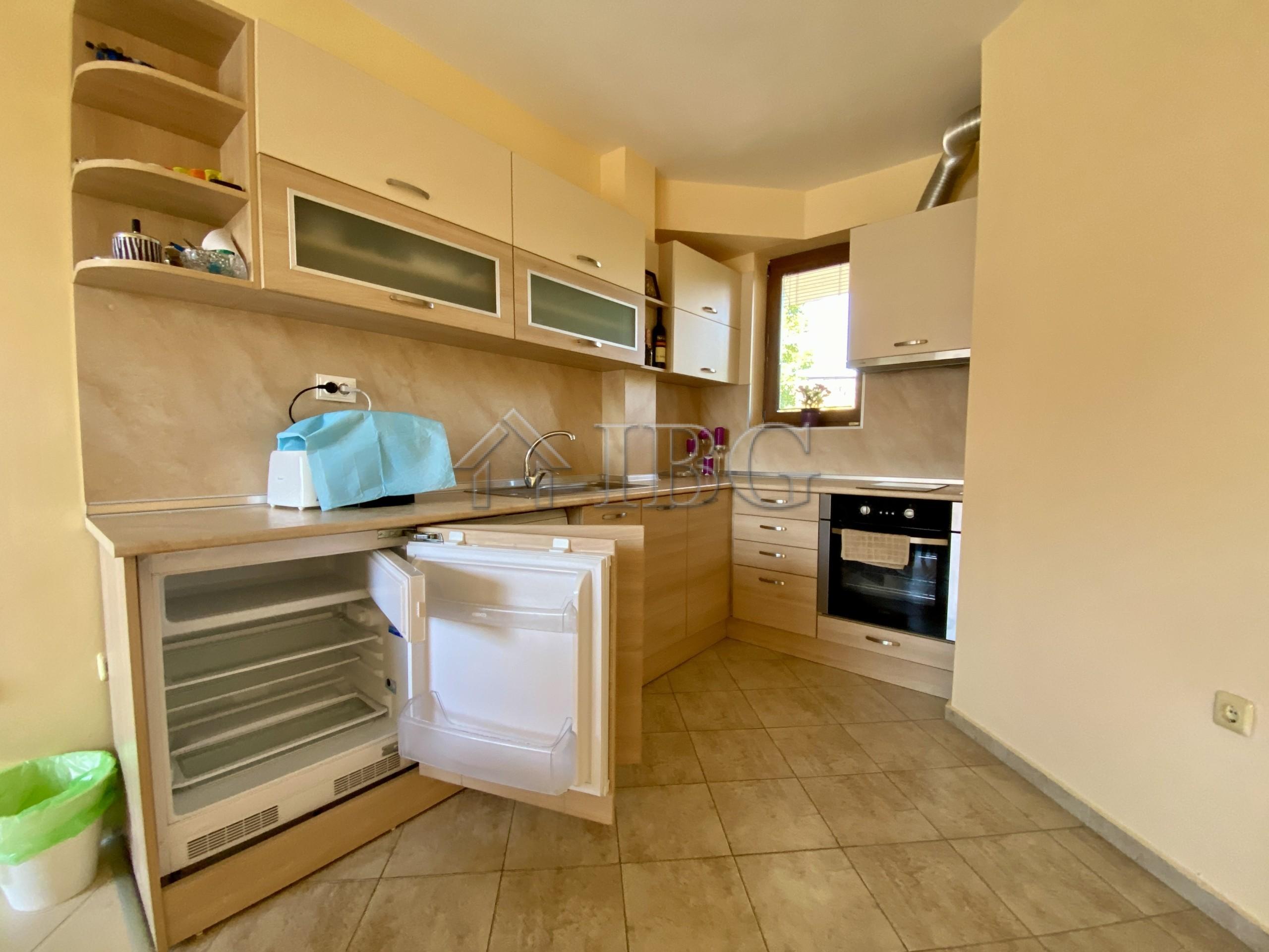 Bright and spacious One Bedroom apartment with pool view in Chateau Del Mar, Sunny Beach — photo 12 of 25