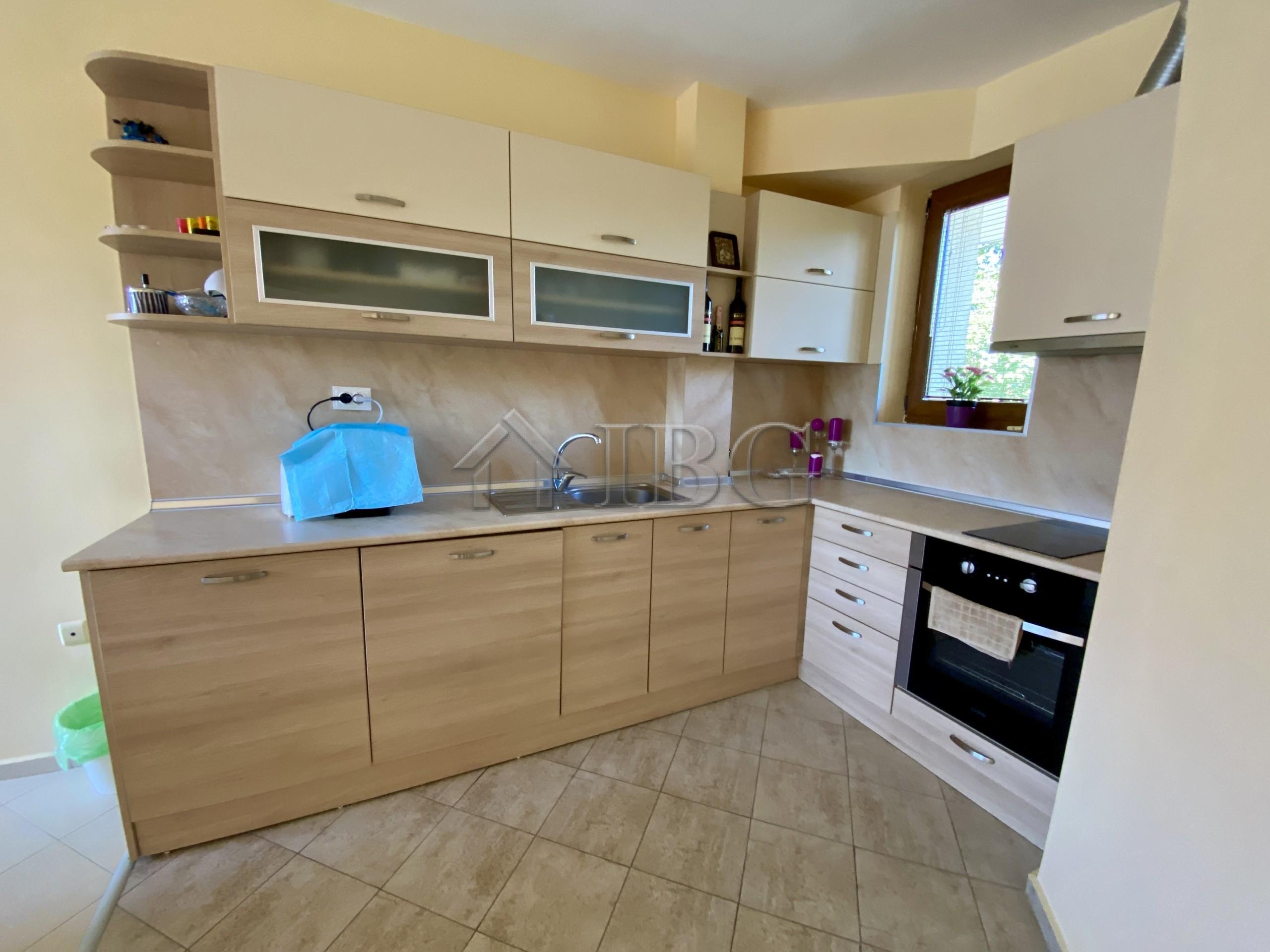 Bright and spacious One Bedroom apartment with pool view in Chateau Del Mar, Sunny Beach — photo 13 of 25