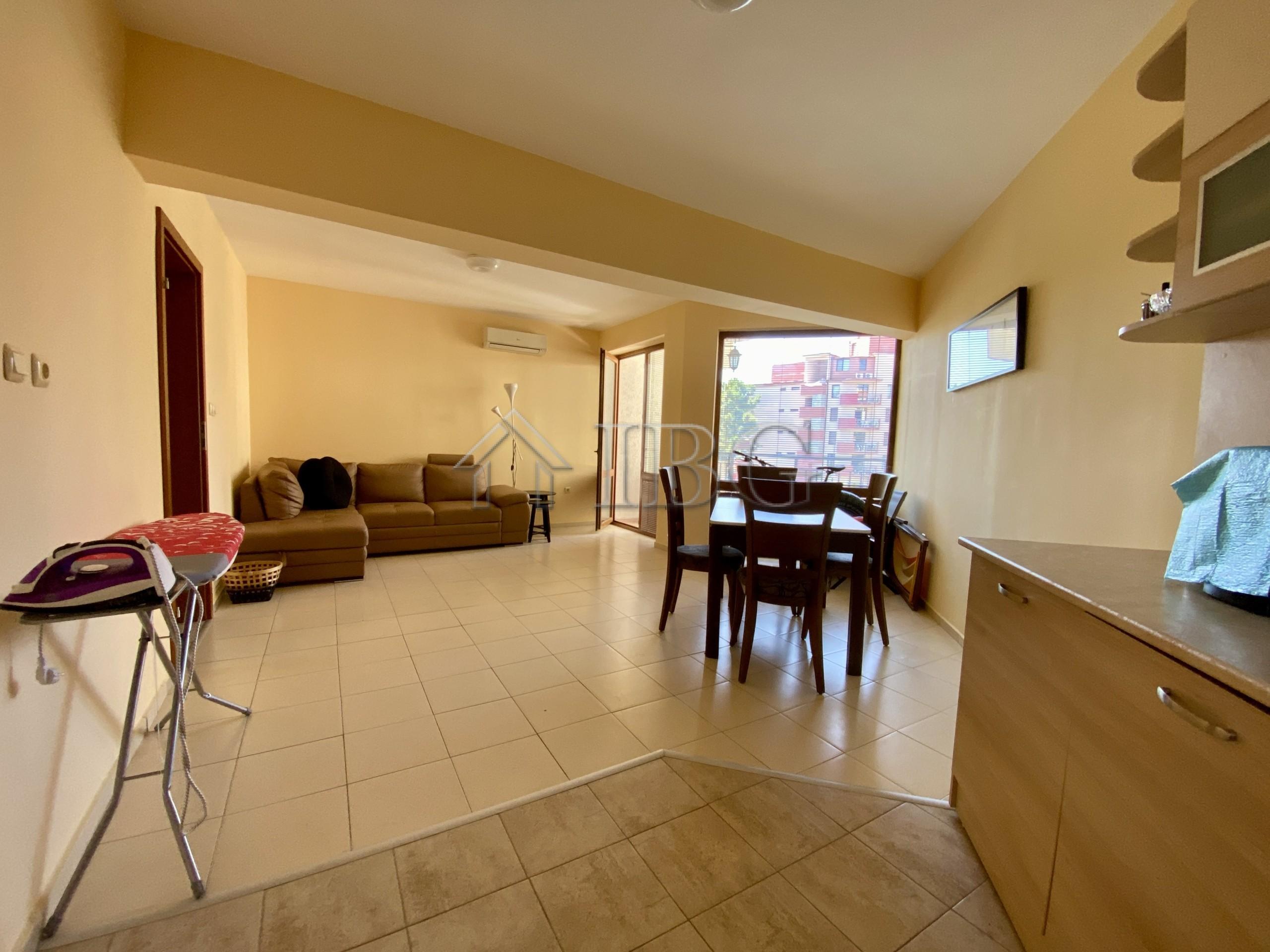 Bright and spacious One Bedroom apartment with pool view in Chateau Del Mar, Sunny Beach — photo 2