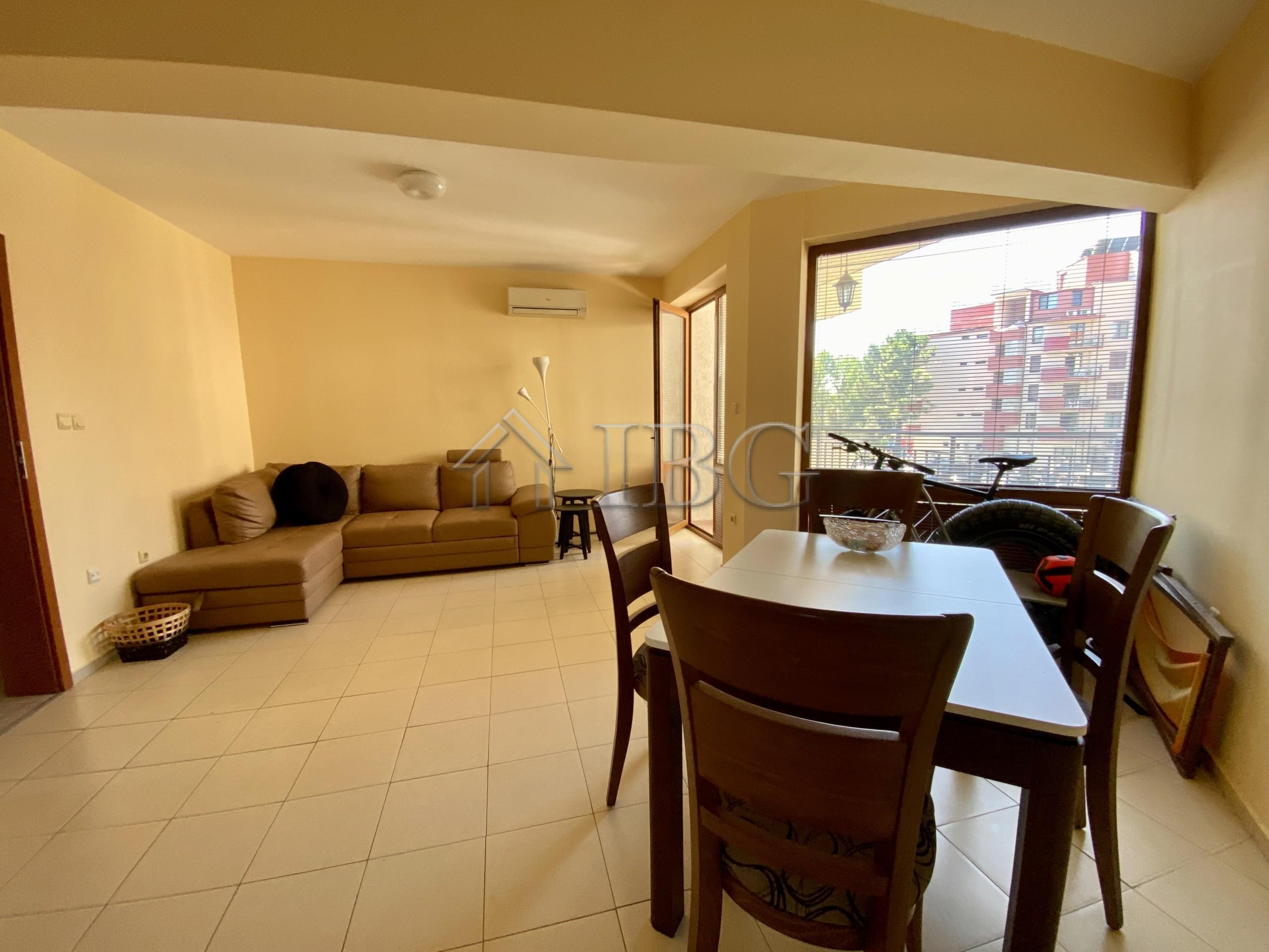 Bright and spacious One Bedroom apartment with pool view in Chateau Del Mar, Sunny Beach — photo 8 of 25