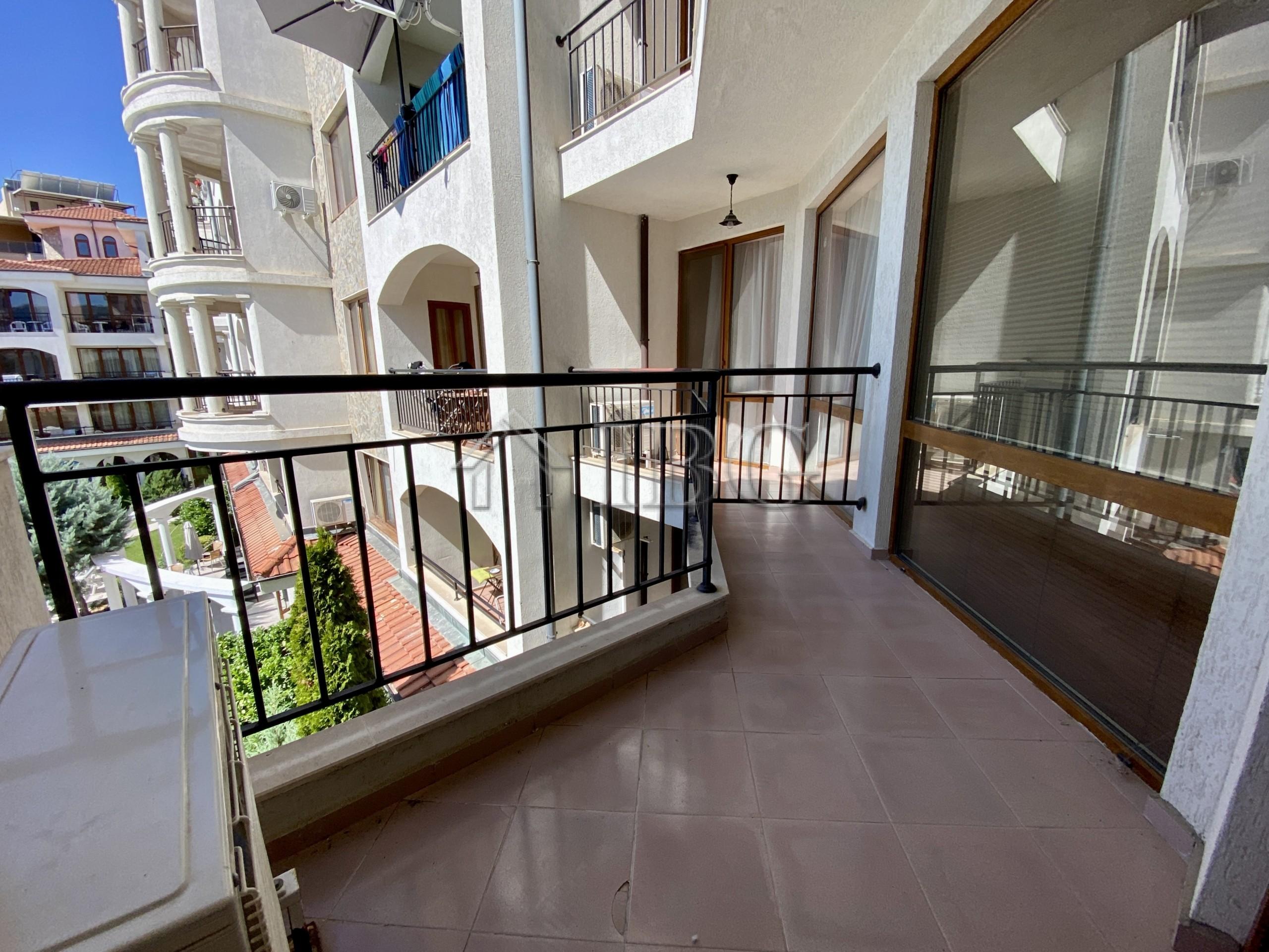 Bright and spacious One Bedroom apartment with pool view in Chateau Del Mar, Sunny Beach — photo 10 of 25