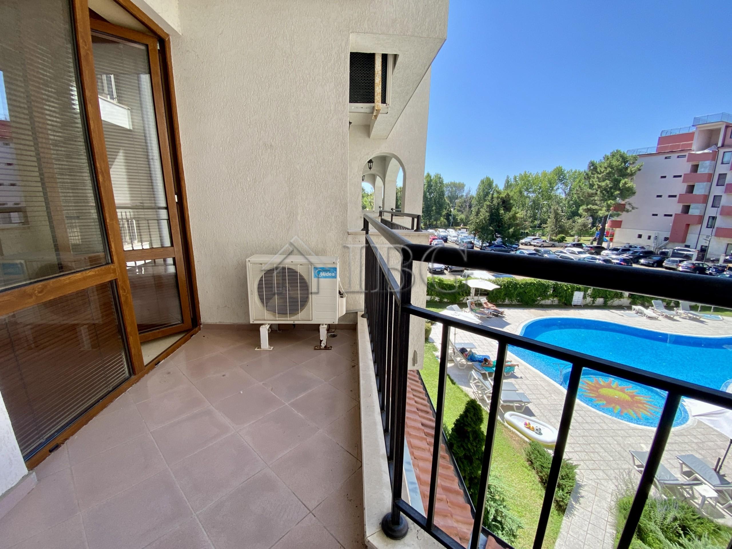 Bright and spacious One Bedroom apartment with pool view in Chateau Del Mar, Sunny Beach — photo 5 of 25