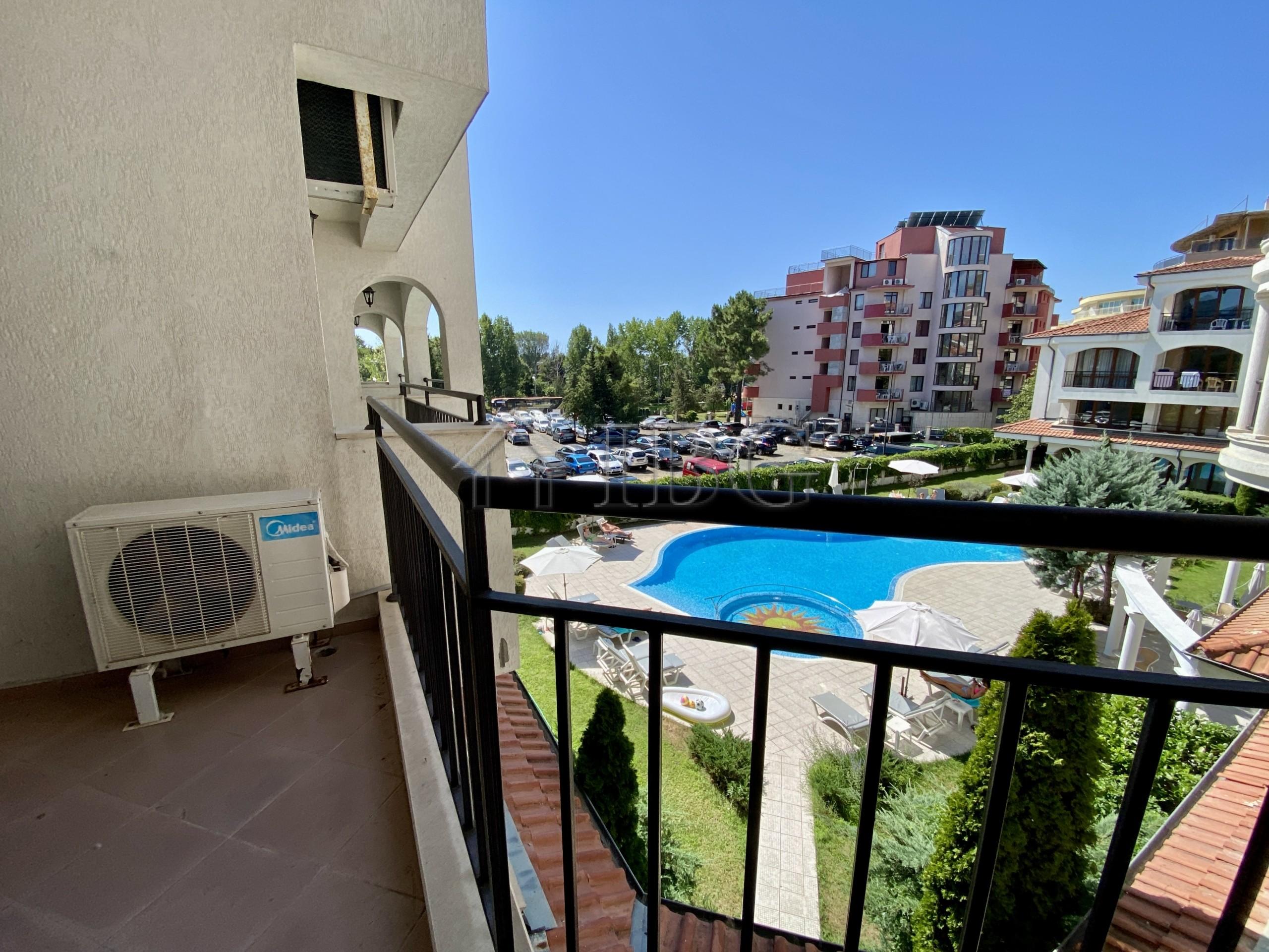 Bright and spacious One Bedroom apartment with pool view in Chateau Del Mar, Sunny Beach — photo 11 of 25