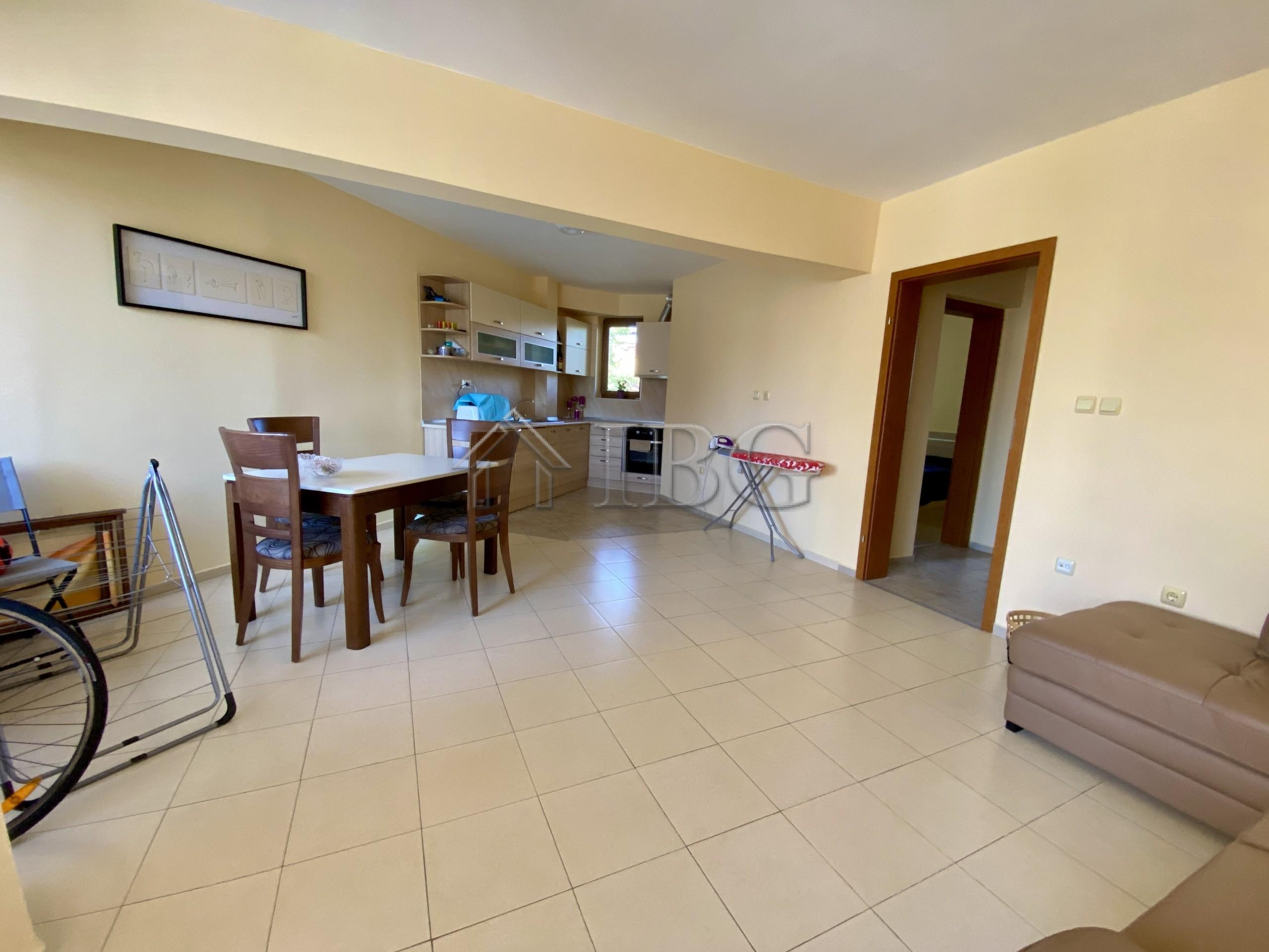 Bright and spacious One Bedroom apartment with pool view in Chateau Del Mar, Sunny Beach — photo 7 of 25