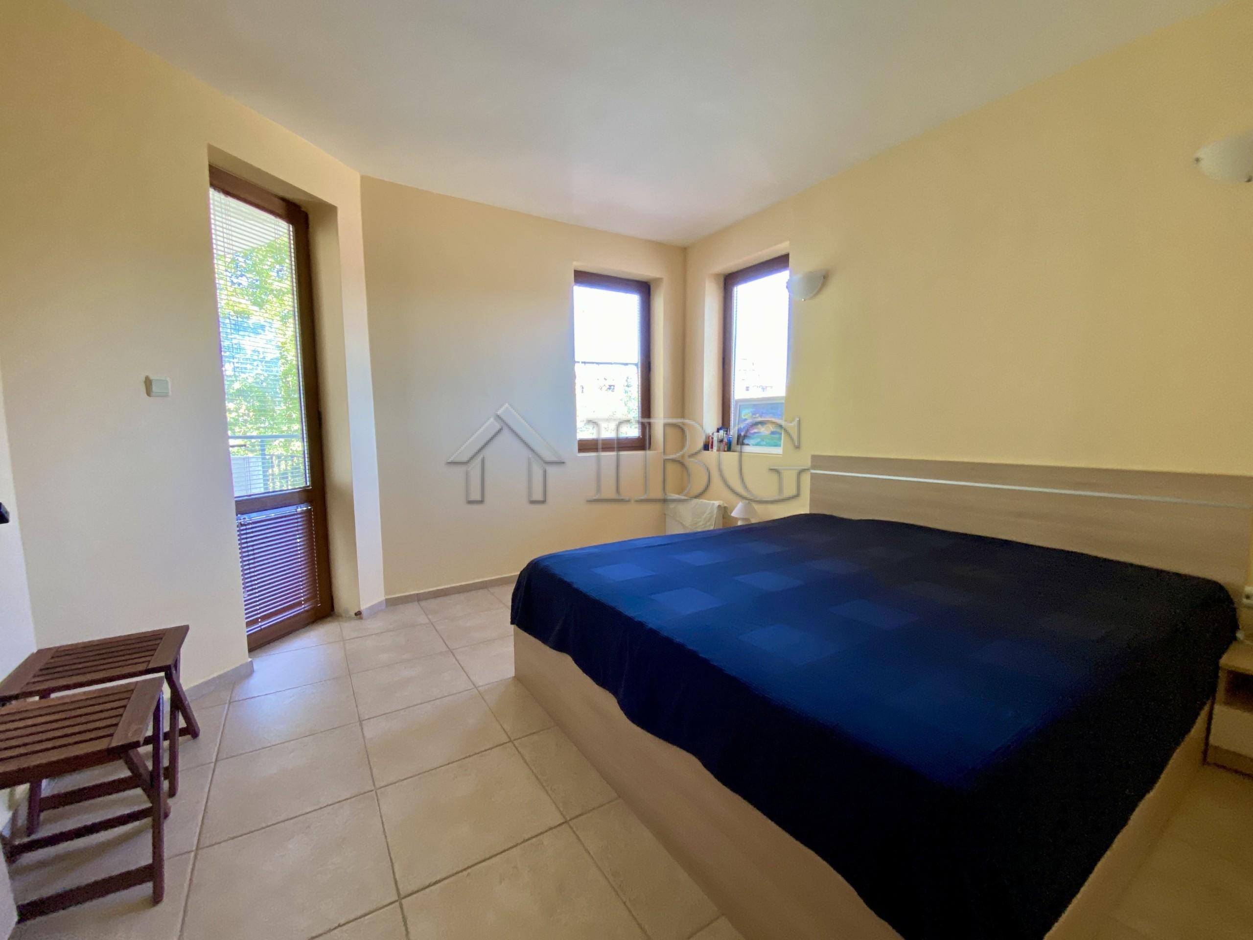 Bright and spacious One Bedroom apartment with pool view in Chateau Del Mar, Sunny Beach — photo 20 of 25