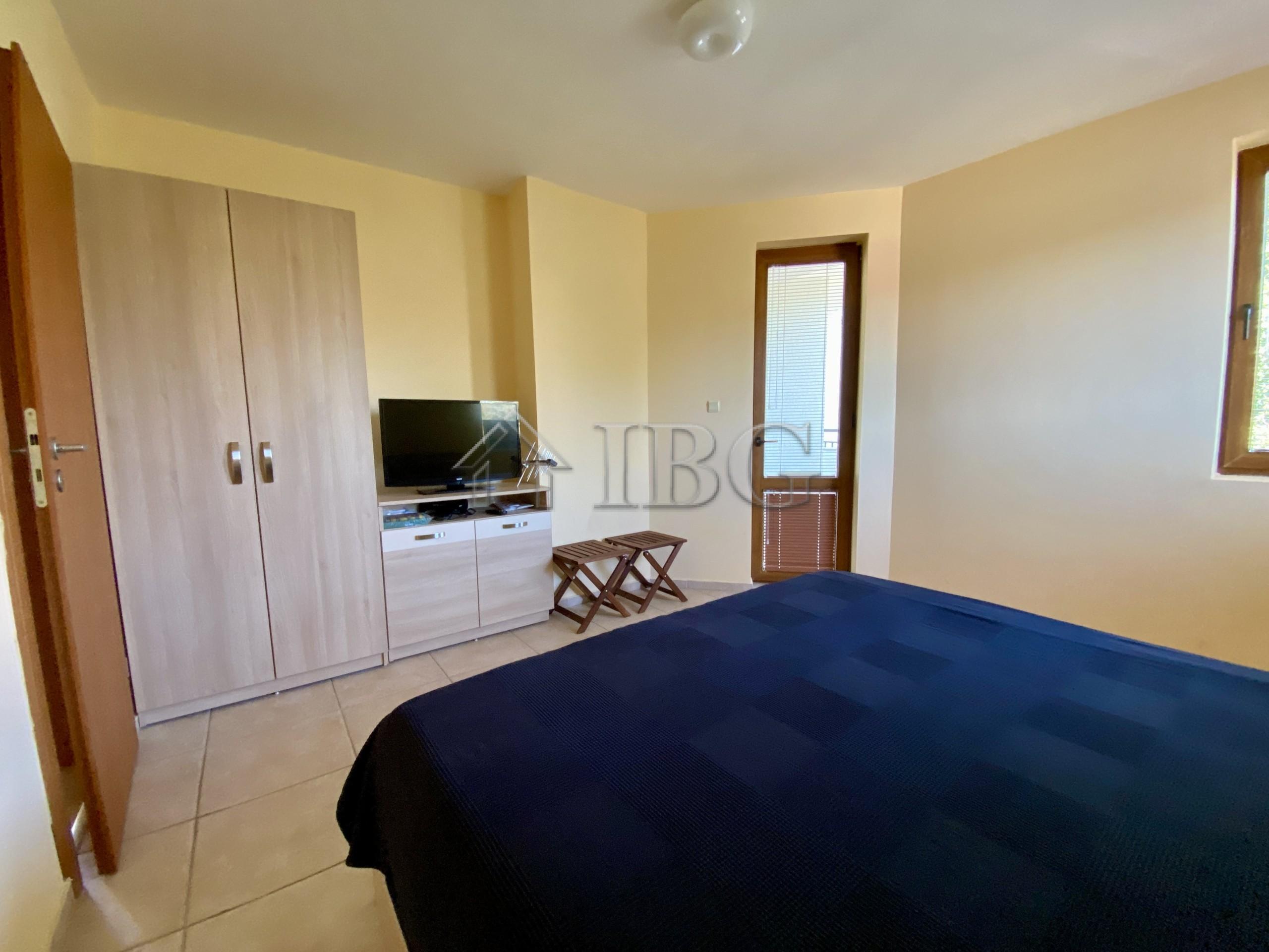 Bright and spacious One Bedroom apartment with pool view in Chateau Del Mar, Sunny Beach — photo 19 of 25