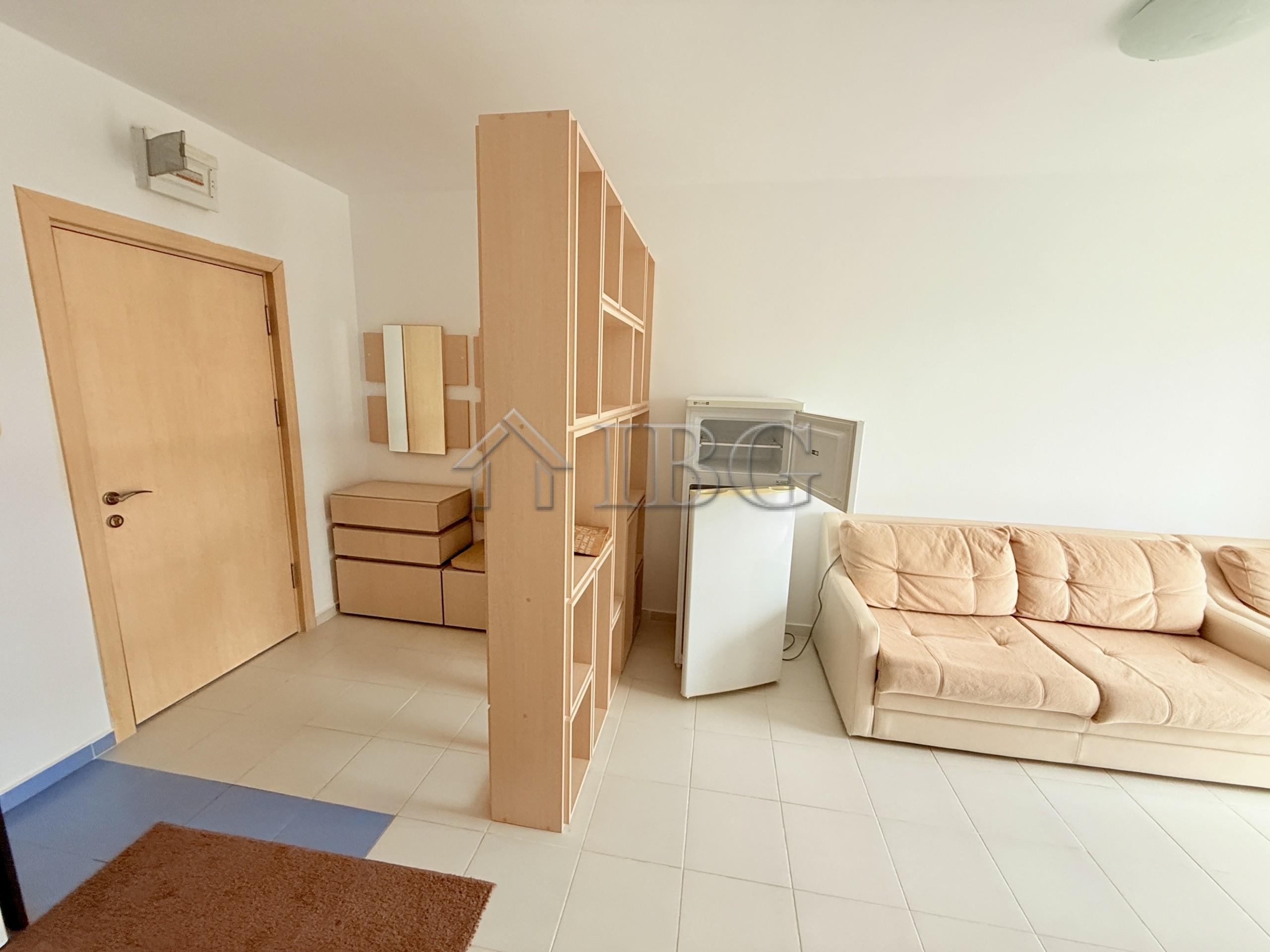 One-Bedroom Apartment with Mountain View in Butterfly Complex, Sveti Vlas — photo 6 of 18