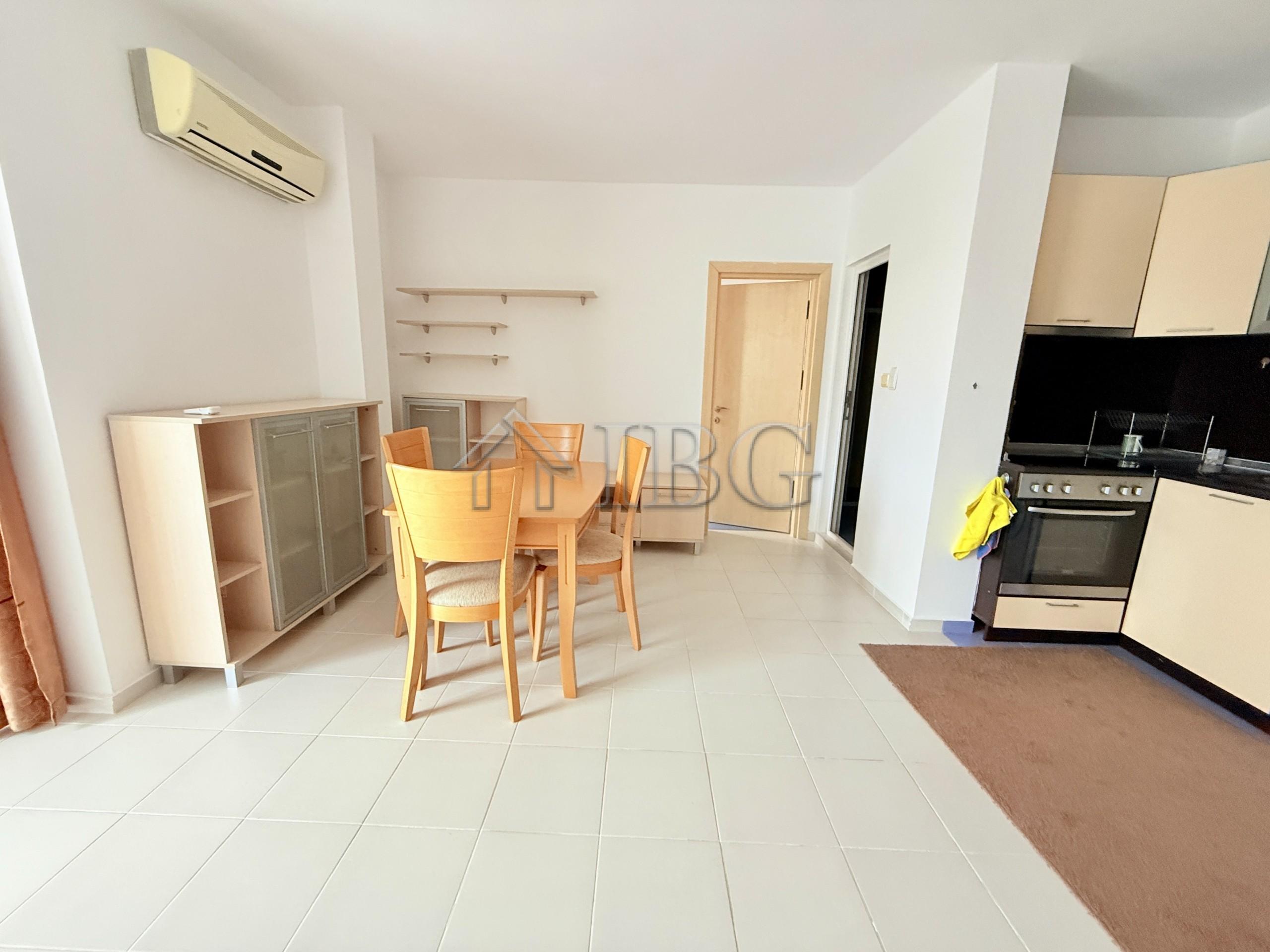 One-Bedroom Apartment with Mountain View in Butterfly Complex, Sveti Vlas — photo 8 of 18