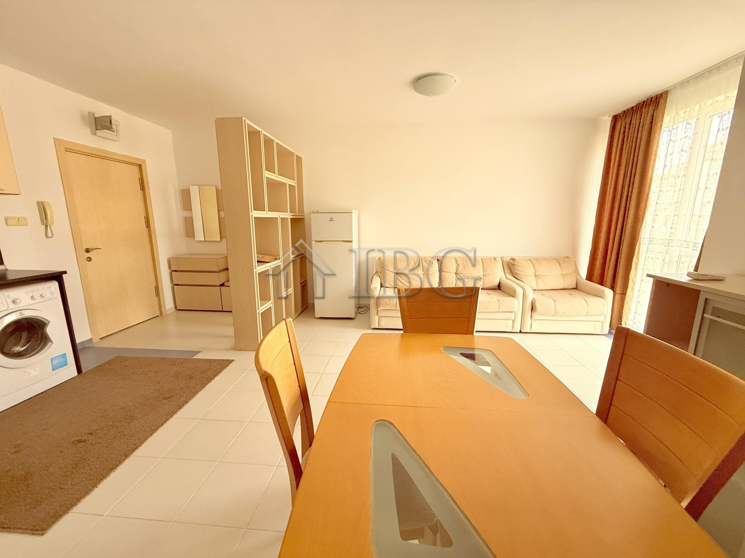 One-Bedroom Apartment with Mountain View in Butterfly Complex, Sveti Vlas — photo 4 of 18