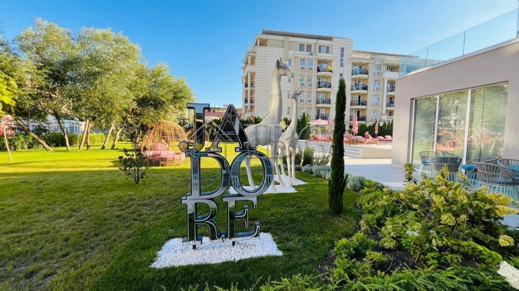 New 1-Bedroom Apartment with Pool View J'adore Secret Garden — photo 23 of 25