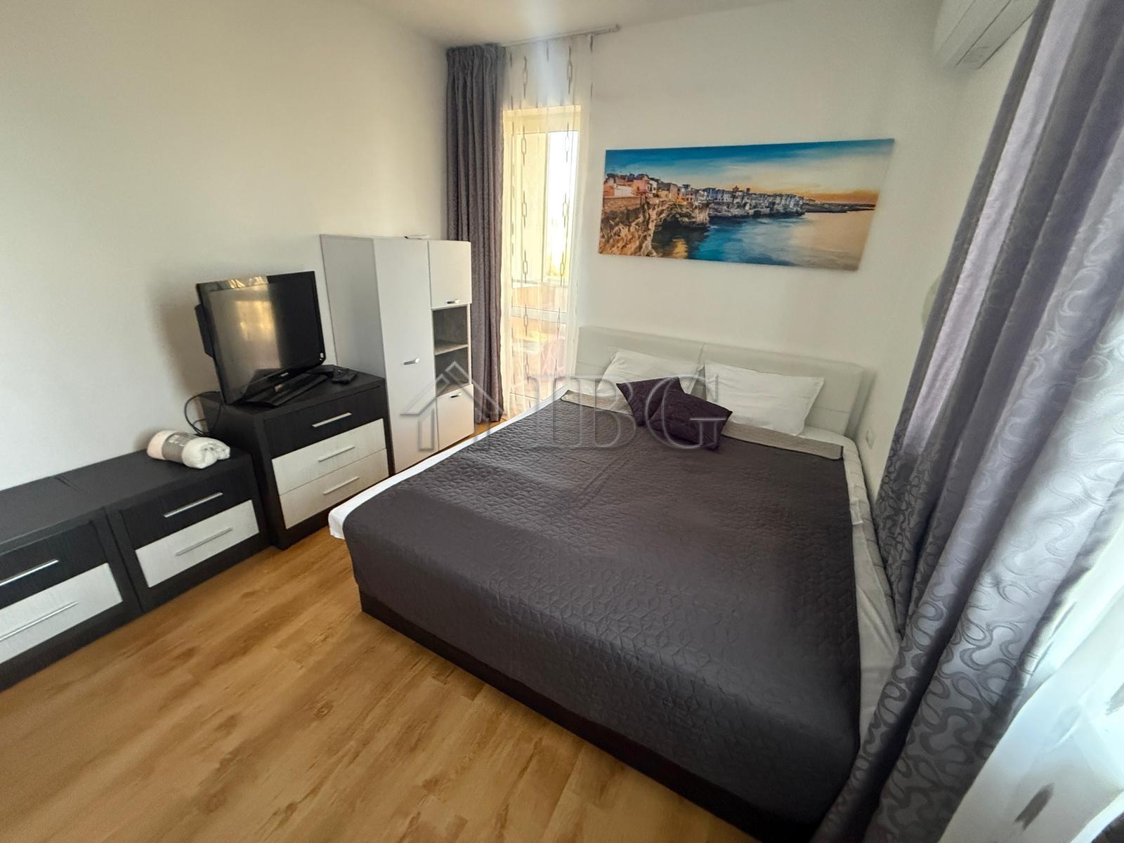 Furnished 1-Bedroom apartment in Sea Diamond, Sunny Beach — photo 9 of 13