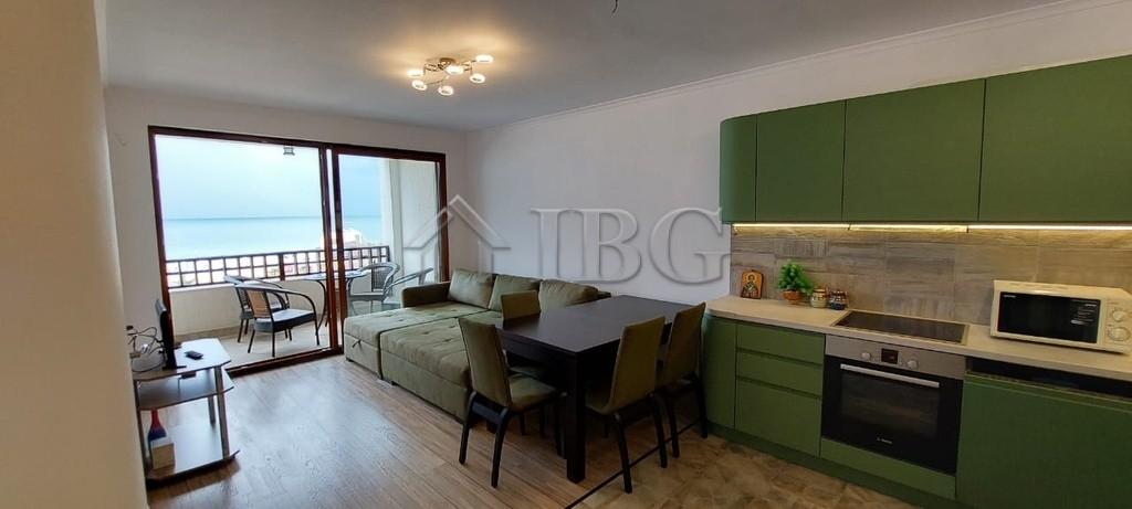 Frontal Sea & Marina View! Excellent 2-Bedroom Apartment in Arena 1, Sveti Vlas First Line — photo 6 of 19