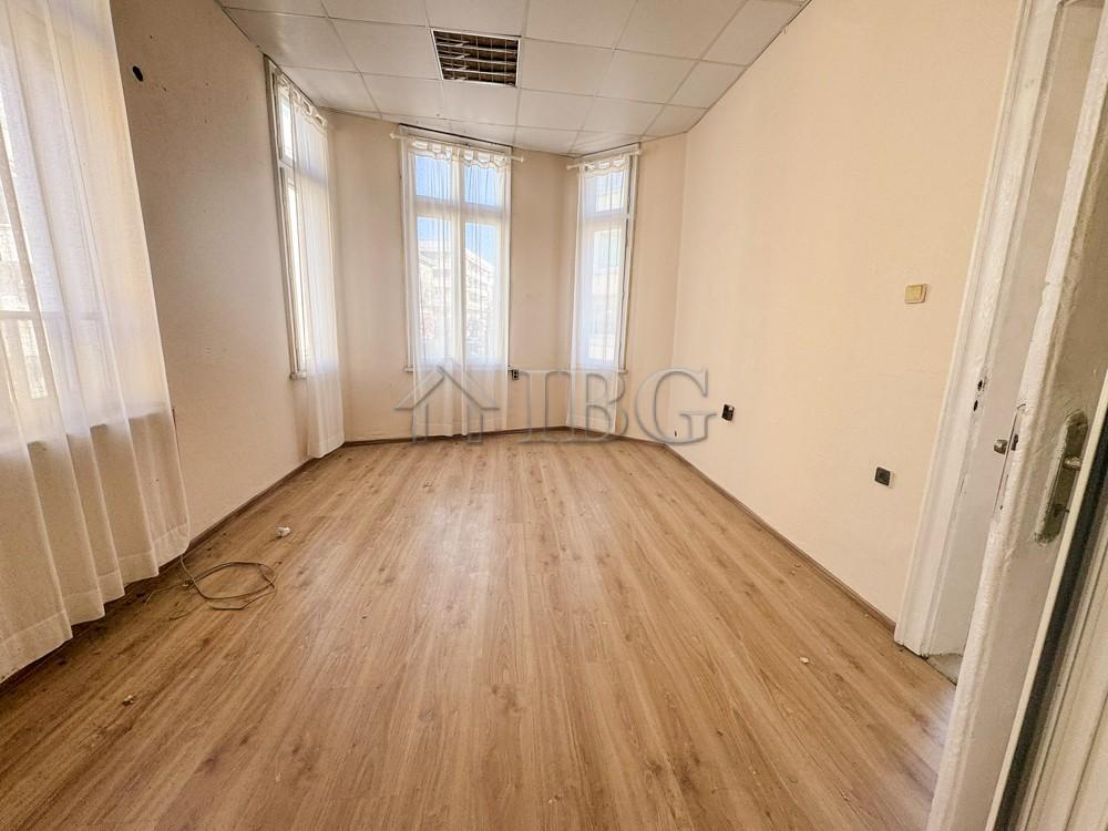 Office for Rent in the Center of Ruse - Aristocratic Building — photo 3