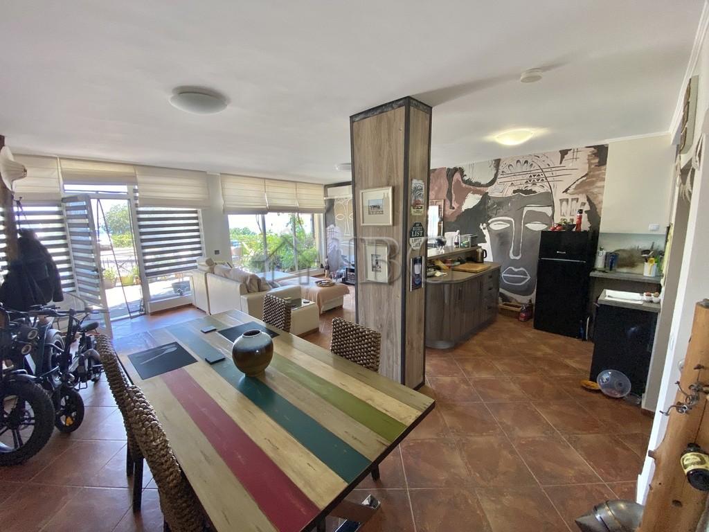 Sea View apartment with 3 bedrooms and 2 bathrooms in Sveti Vlas, no maintenance fee — photo 11 of 25
