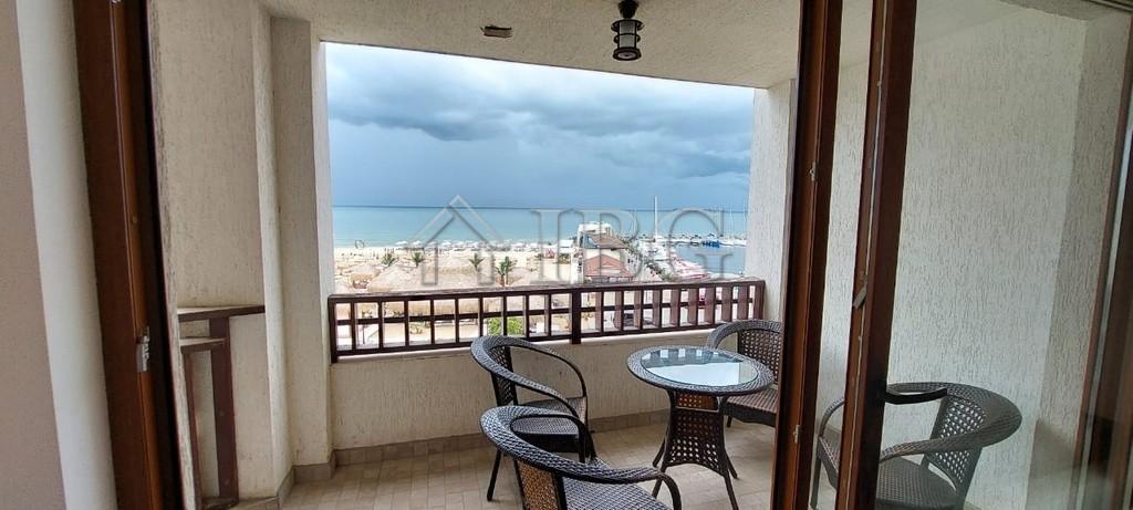 Frontal Sea & Marina View! Excellent 2-Bedroom Apartment in Arena 1, Sveti Vlas First Line — photo 8 of 19