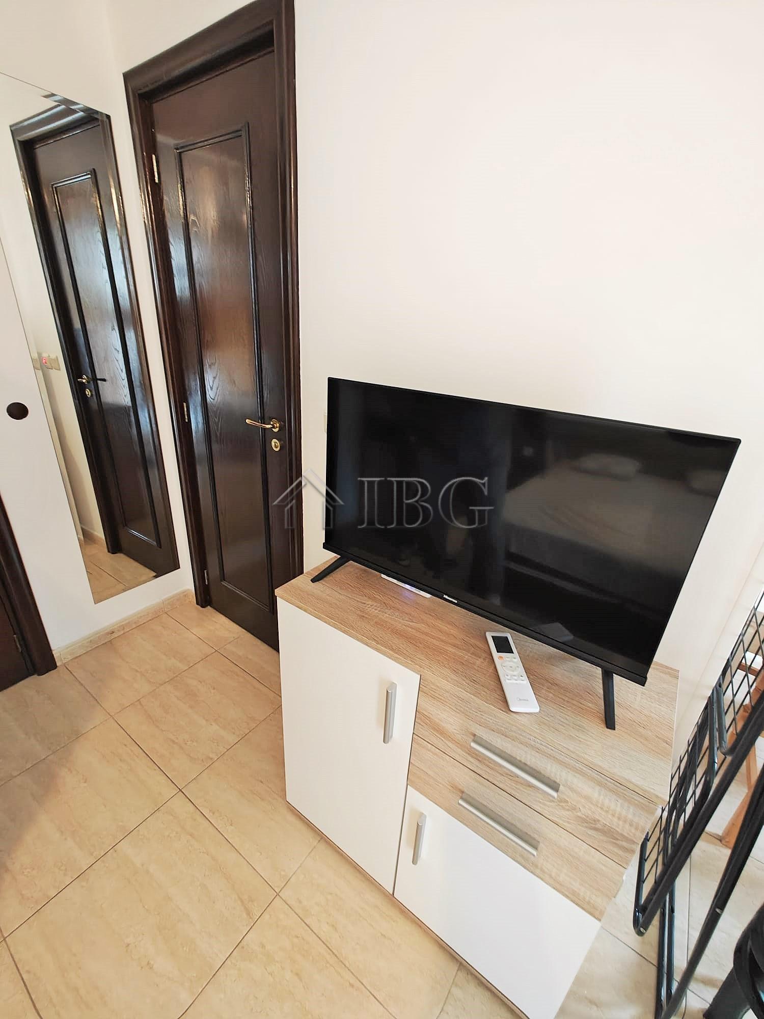 Excellent Studio Apartment with separate kitchen and balcony Arena 1, Sveti Vlas - First Line to the Sea — photo 9 of 20