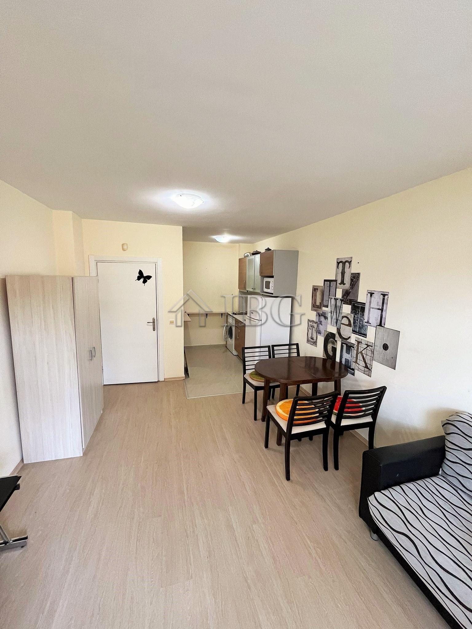 Furnished 1-bedroom apartment near Cacao Beach in Sun City 3, Sunny Beach — photo 3