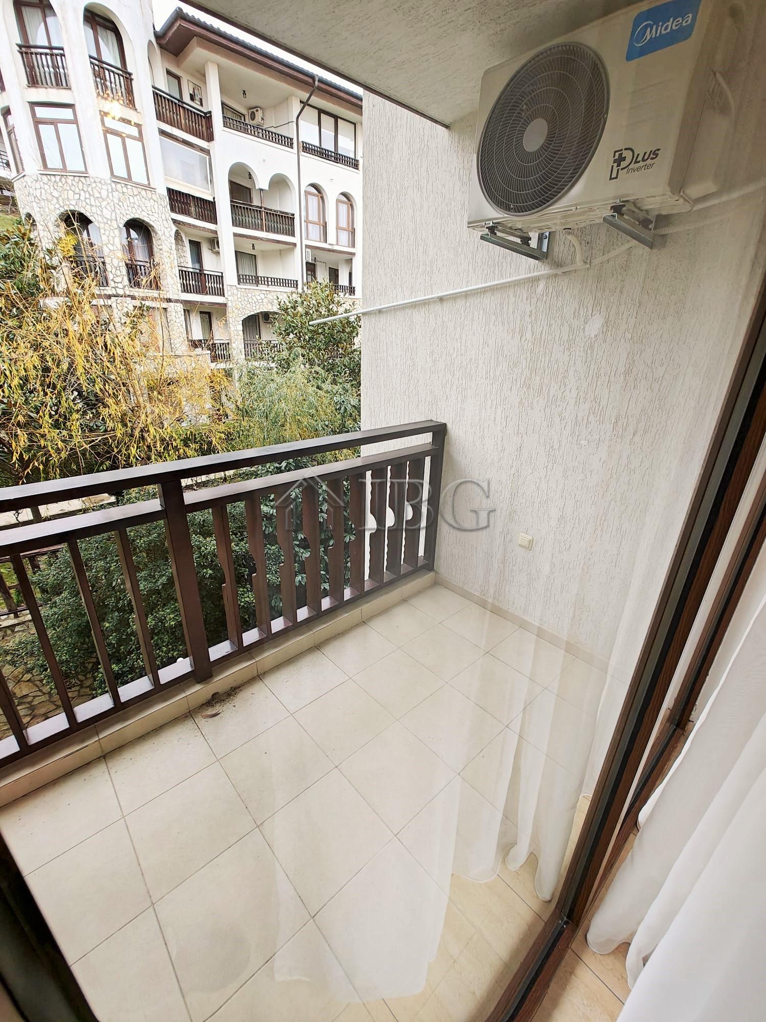 Excellent Studio Apartment with separate kitchen and balcony Arena 1, Sveti Vlas - First Line to the Sea — photo 7 of 20