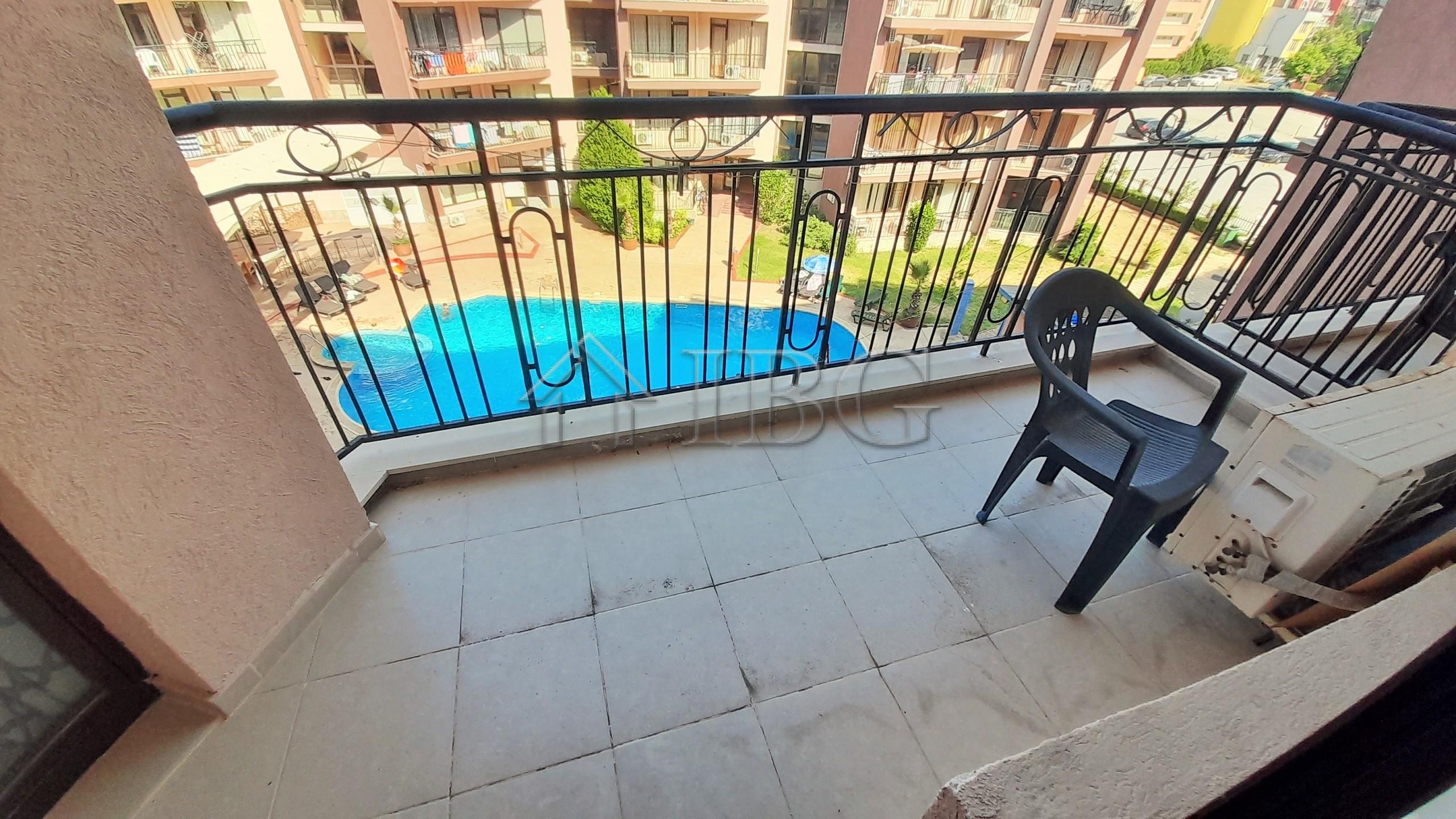 Renovated One-Bedroom Apartment with Pool View in Sea Grace Complex, Sunny Beach — photo 5 of 11