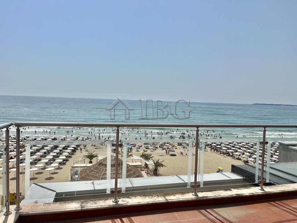 Absolute First Line - Beachfront Home on the Sand, Summer Building, Sunny Beach — photo 2