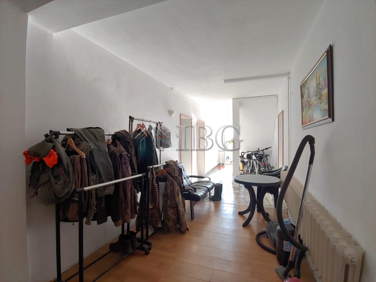 Spacious House with 6 Bedrooms in Kosharitsa - Only 5 km from the Sea — photo 3