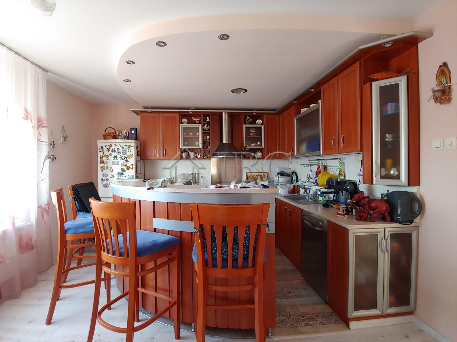 Spacious House with 6 Bedrooms in Kosharitsa - Only 5 km from the Sea — photo 5