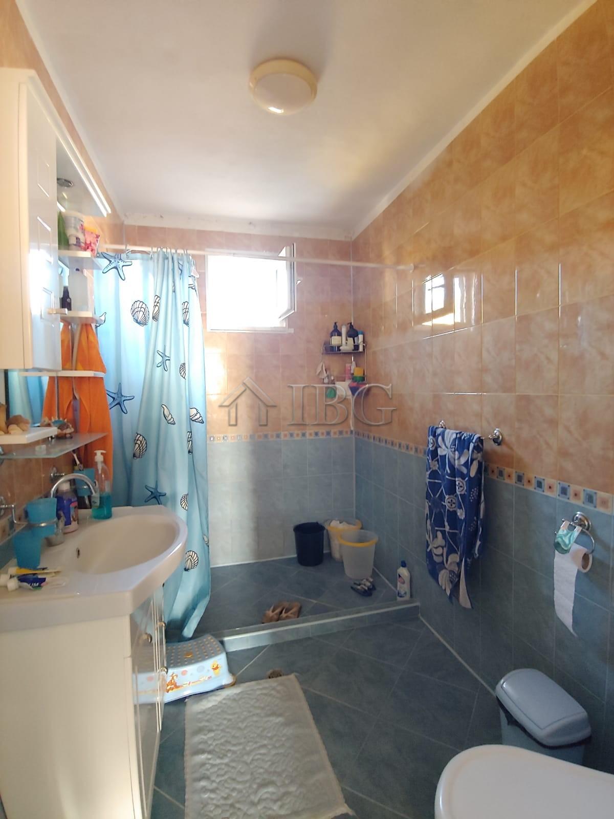Spacious House with 6 Bedrooms in Kosharitsa - Only 5 km from the Sea — photo 6