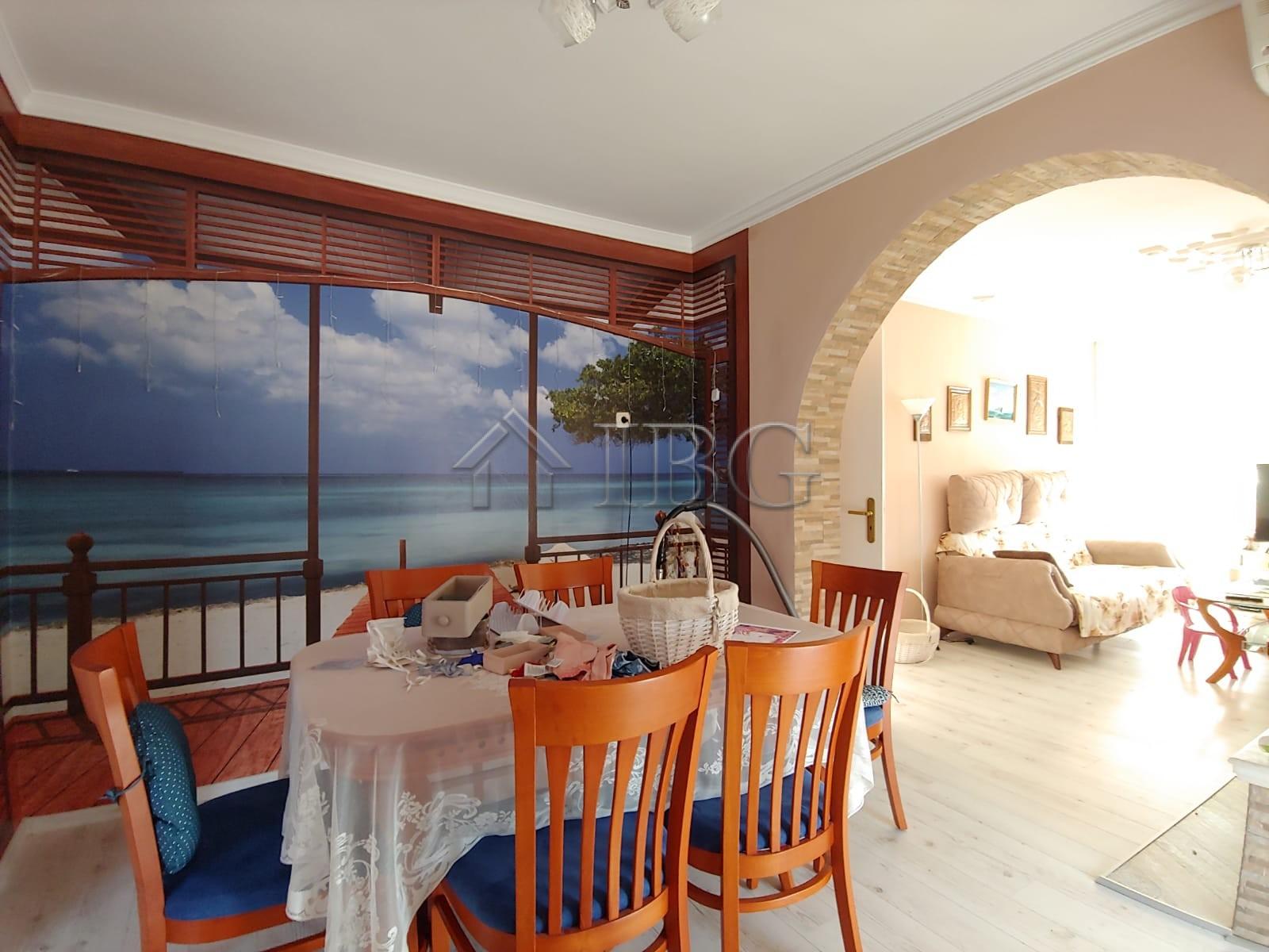 Spacious House with 6 Bedrooms in Kosharitsa - Only 5 km from the Sea — photo 8 of 25