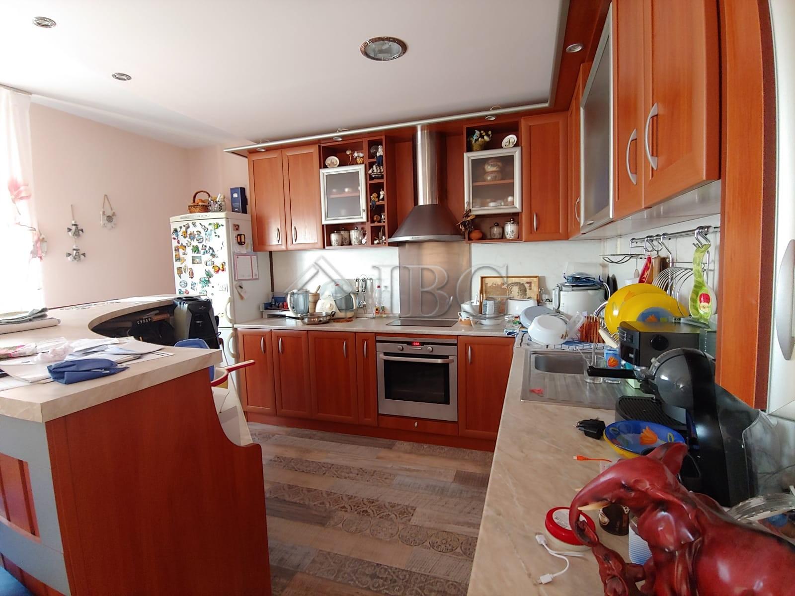 Spacious House with 6 Bedrooms in Kosharitsa - Only 5 km from the Sea — photo 10 of 25