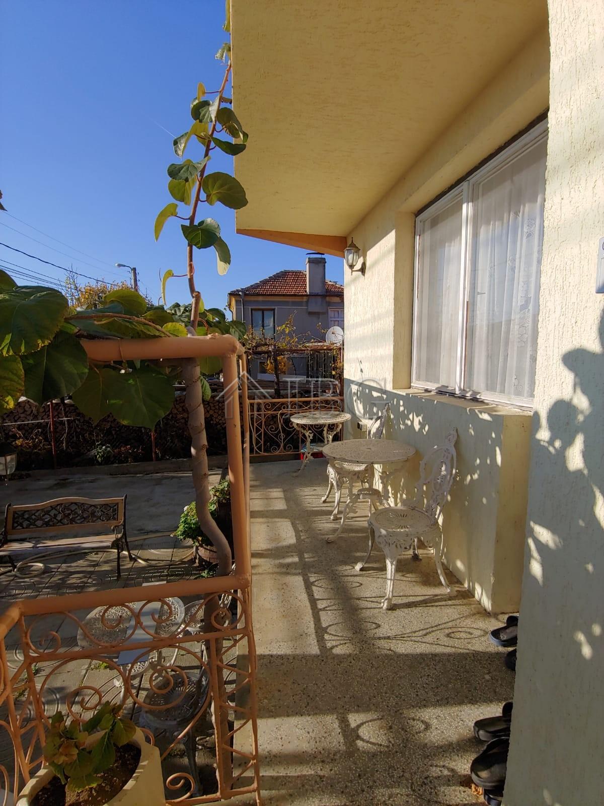 Spacious House with 6 Bedrooms in Kosharitsa - Only 5 km from the Sea — photo 16 of 25