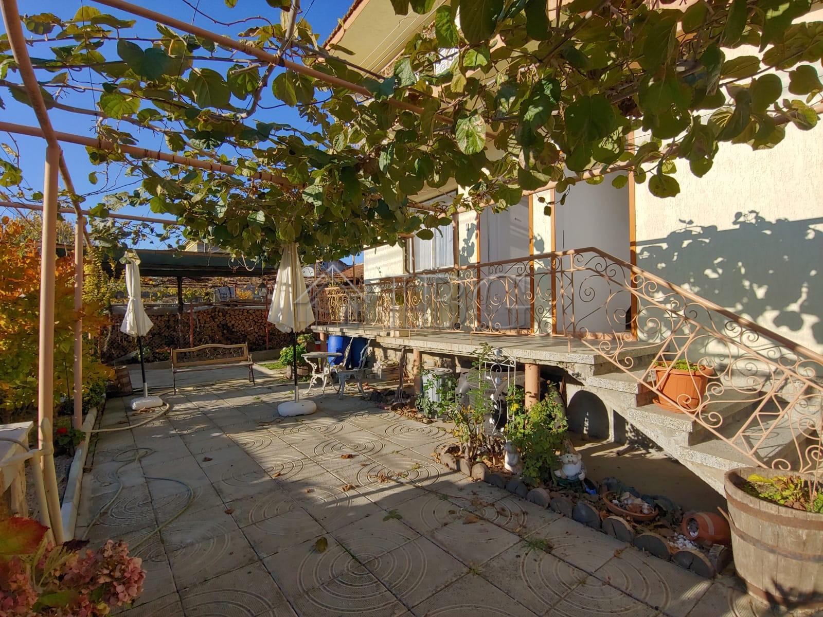 Spacious House with 6 Bedrooms in Kosharitsa - Only 5 km from the Sea — photo 17 of 25