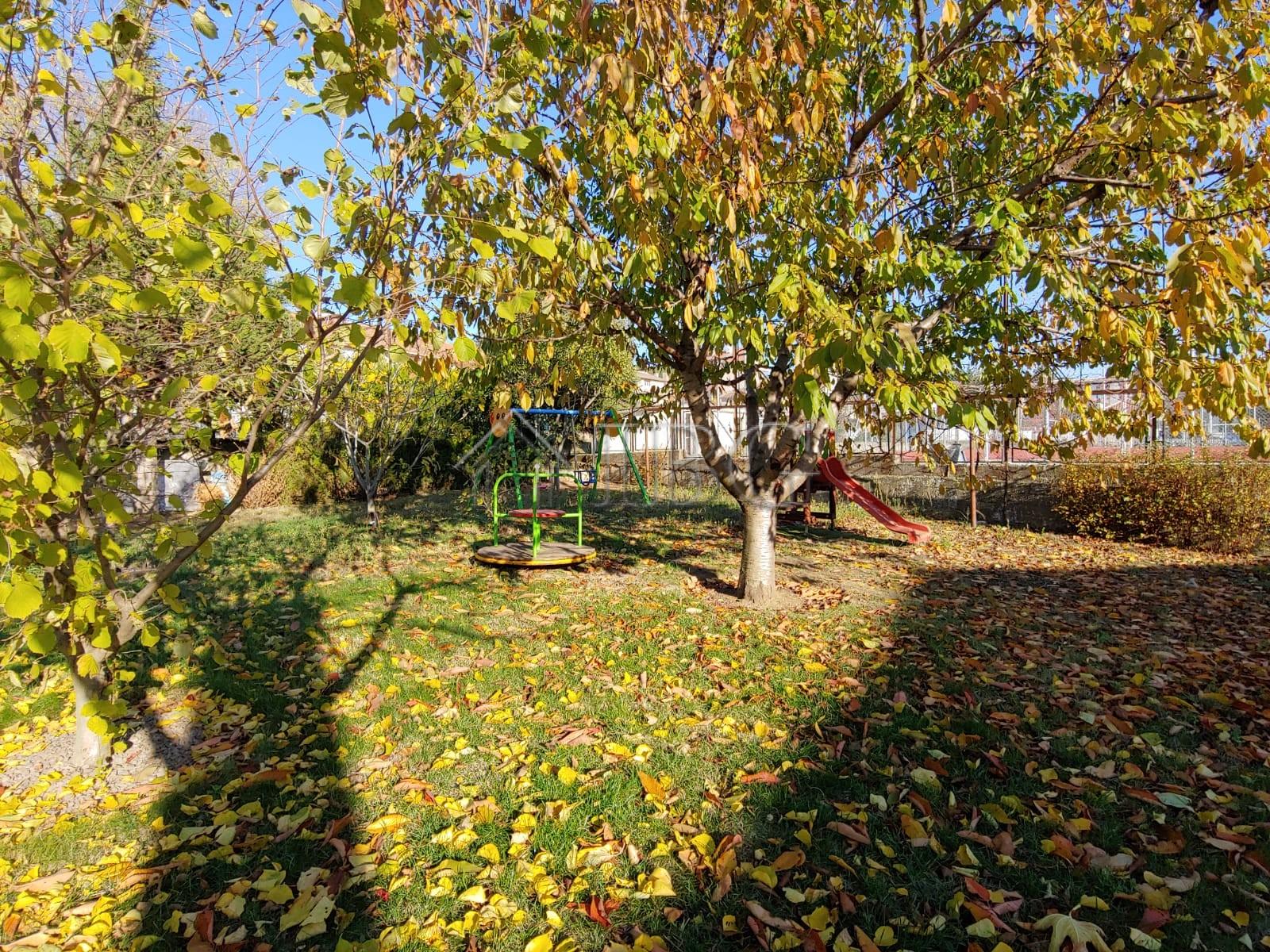 Spacious House with 6 Bedrooms in Kosharitsa - Only 5 km from the Sea — photo 19 of 25