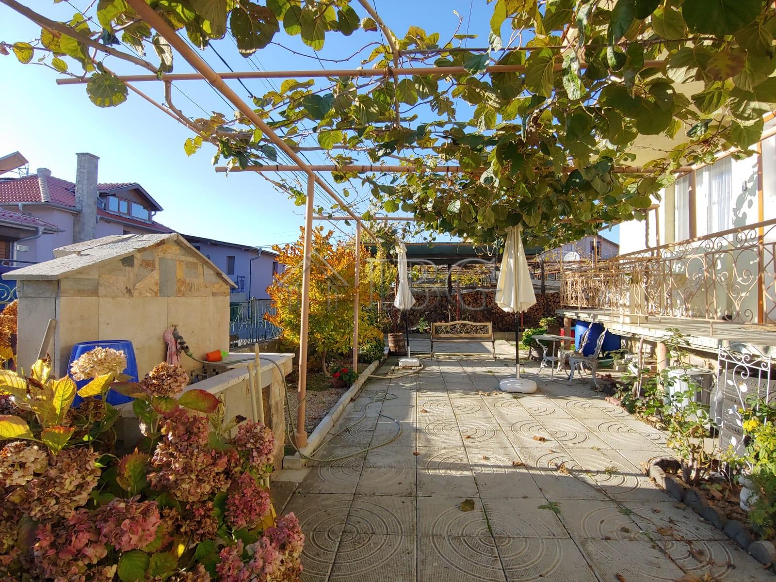 Spacious House with 6 Bedrooms in Kosharitsa - Only 5 km from the Sea — photo 20 of 25