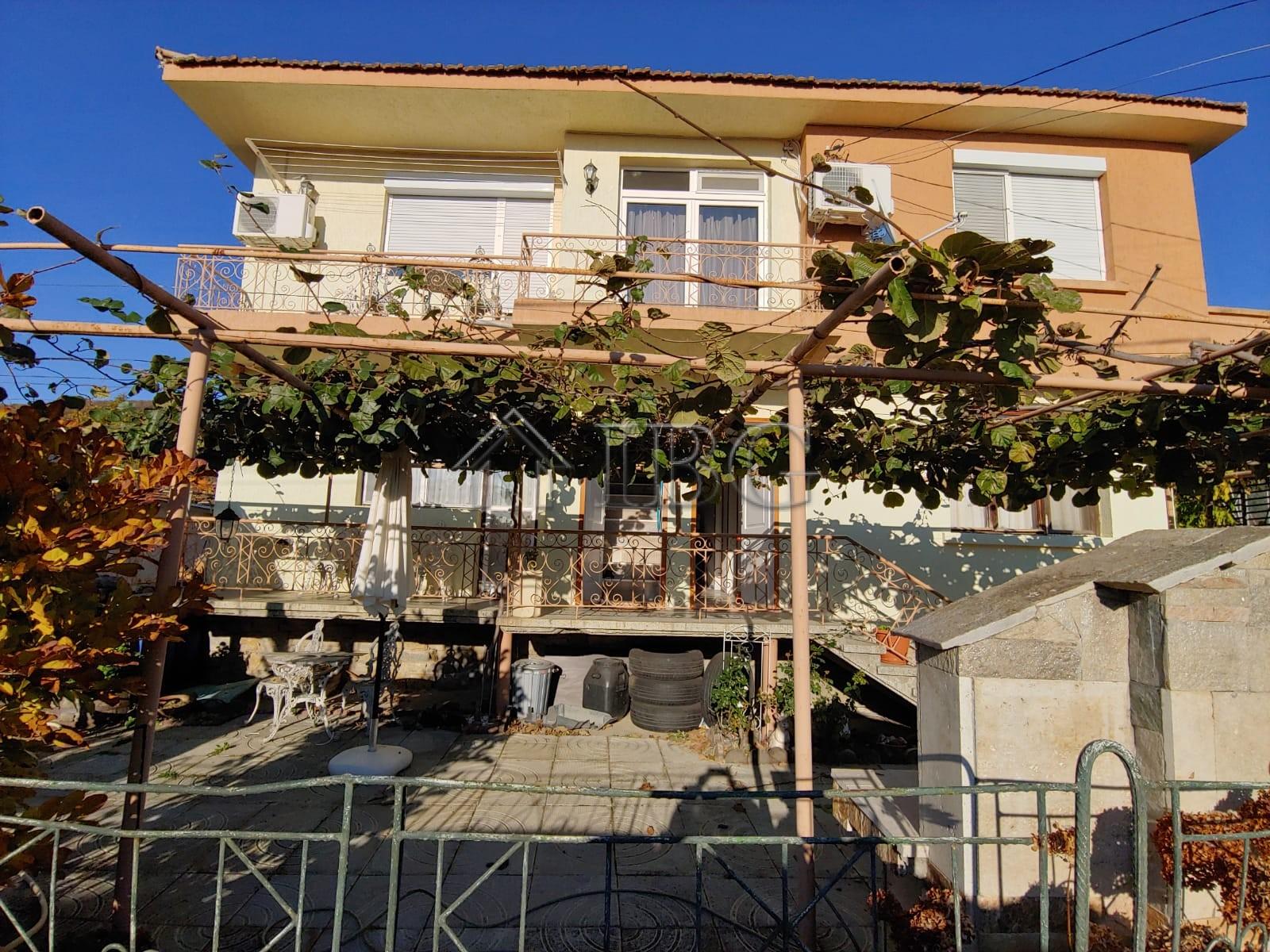 Spacious House with 6 Bedrooms in Kosharitsa - Only 5 km from the Sea — Burgas