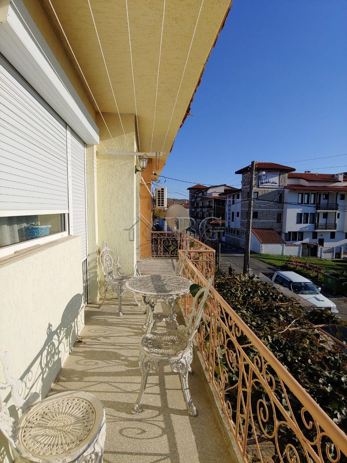 Spacious House with 6 Bedrooms in Kosharitsa - Only 5 km from the Sea — photo 25 of 25