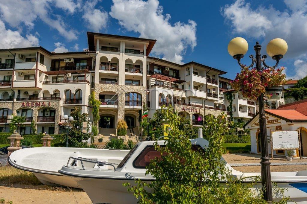 Excellent Studio Apartment with separate kitchen and balcony Arena 1, Sveti Vlas - First Line to the Sea — photo 15 of 20