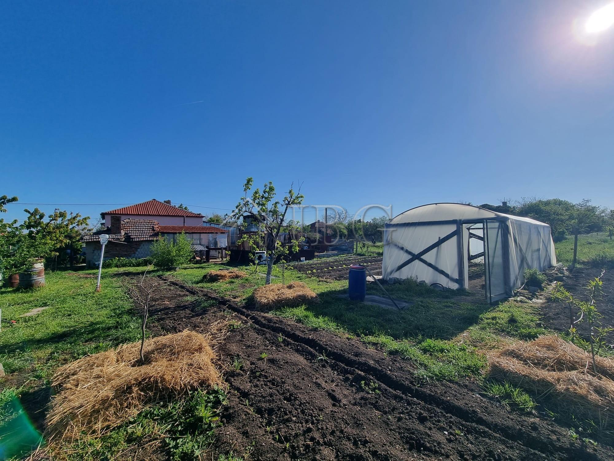House with yard in Vinarsko Village, Burgas Region — photo 4 of 25