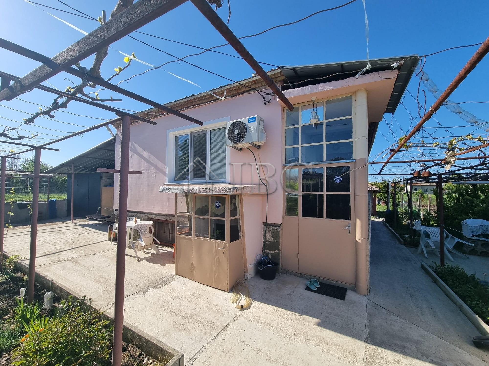 House with yard in Vinarsko Village, Burgas Region — main photo